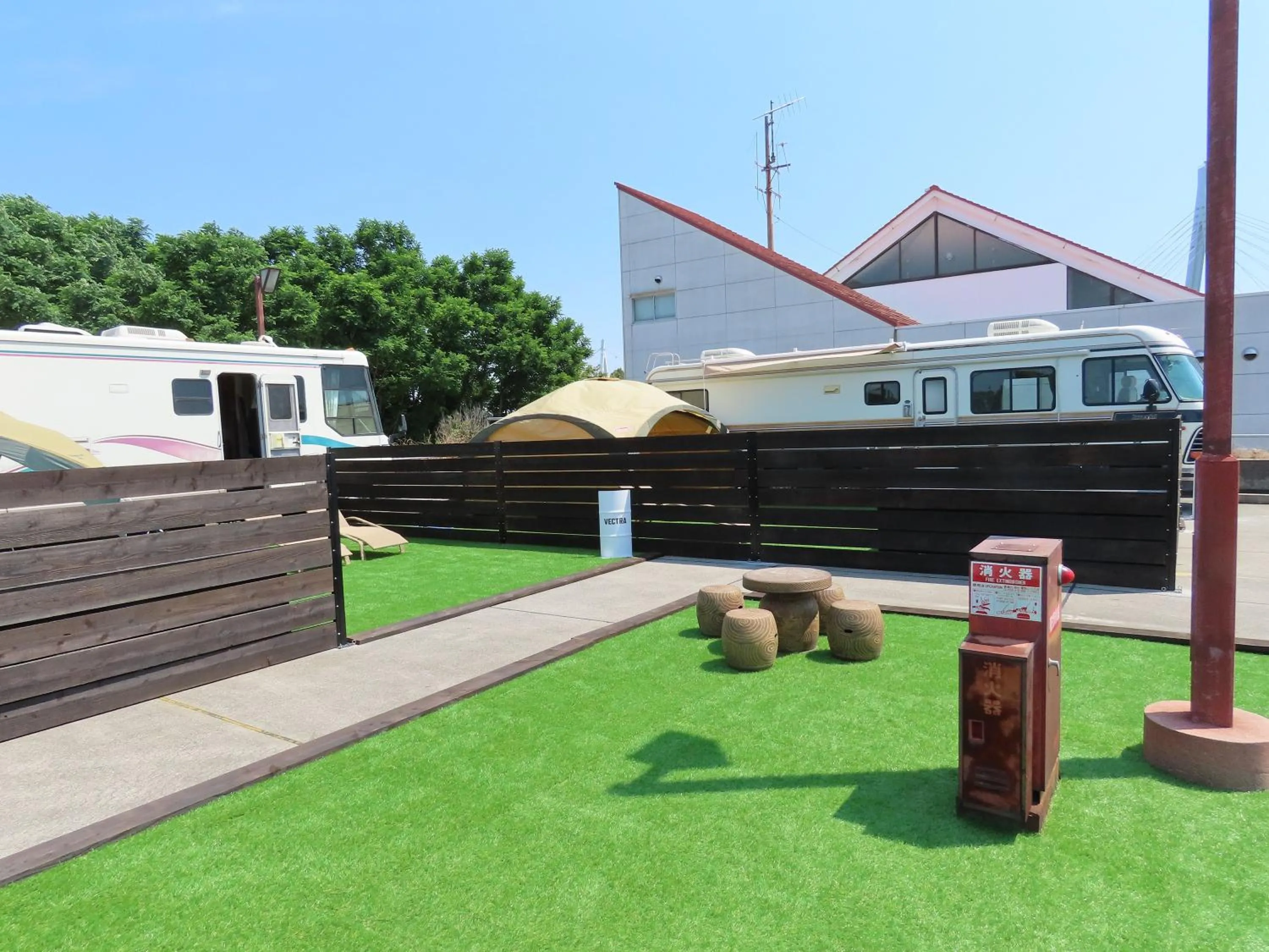 Area and facilities in Osaka Hokko Marina HULL