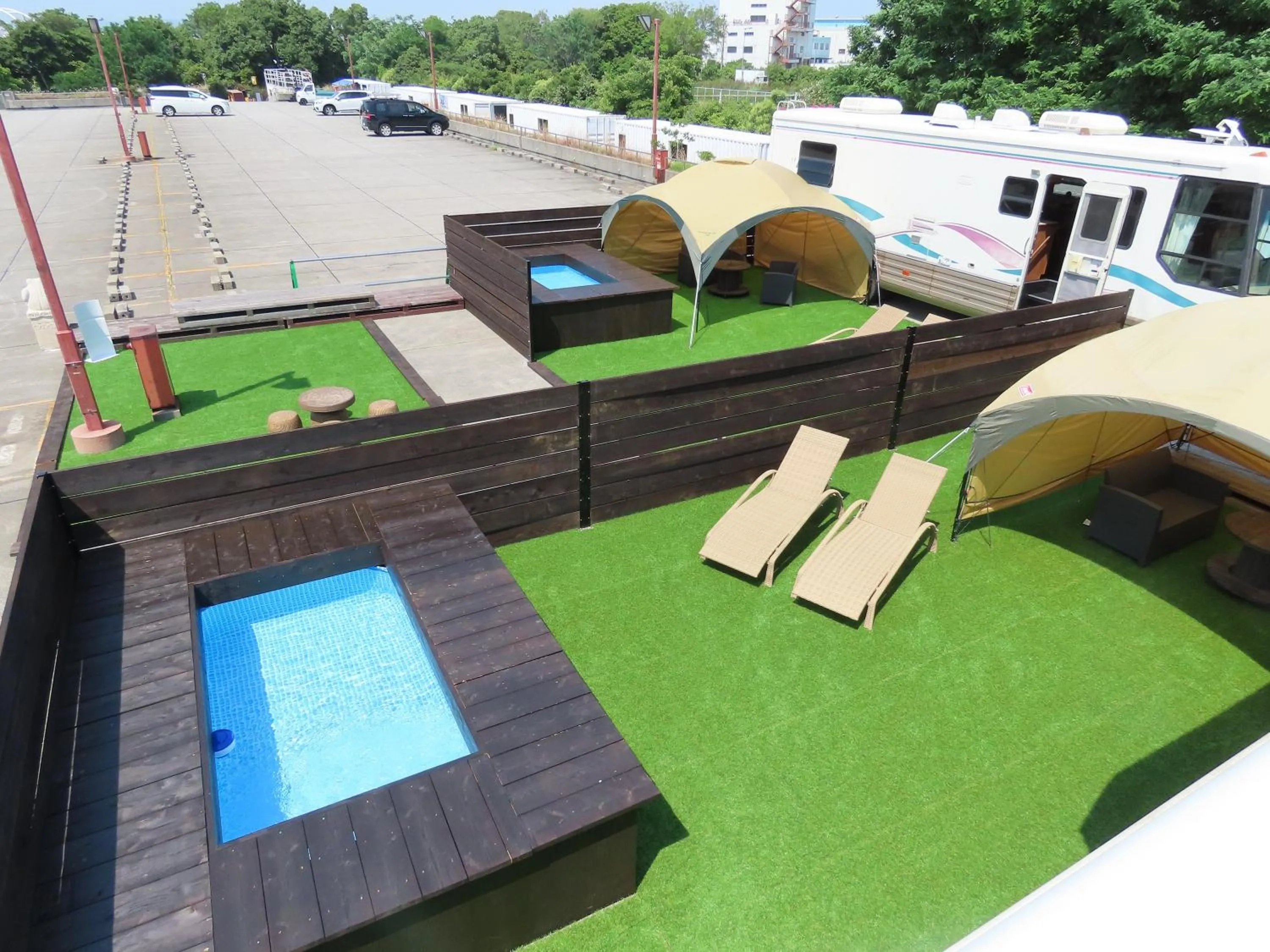 Area and facilities in Osaka Hokko Marina HULL