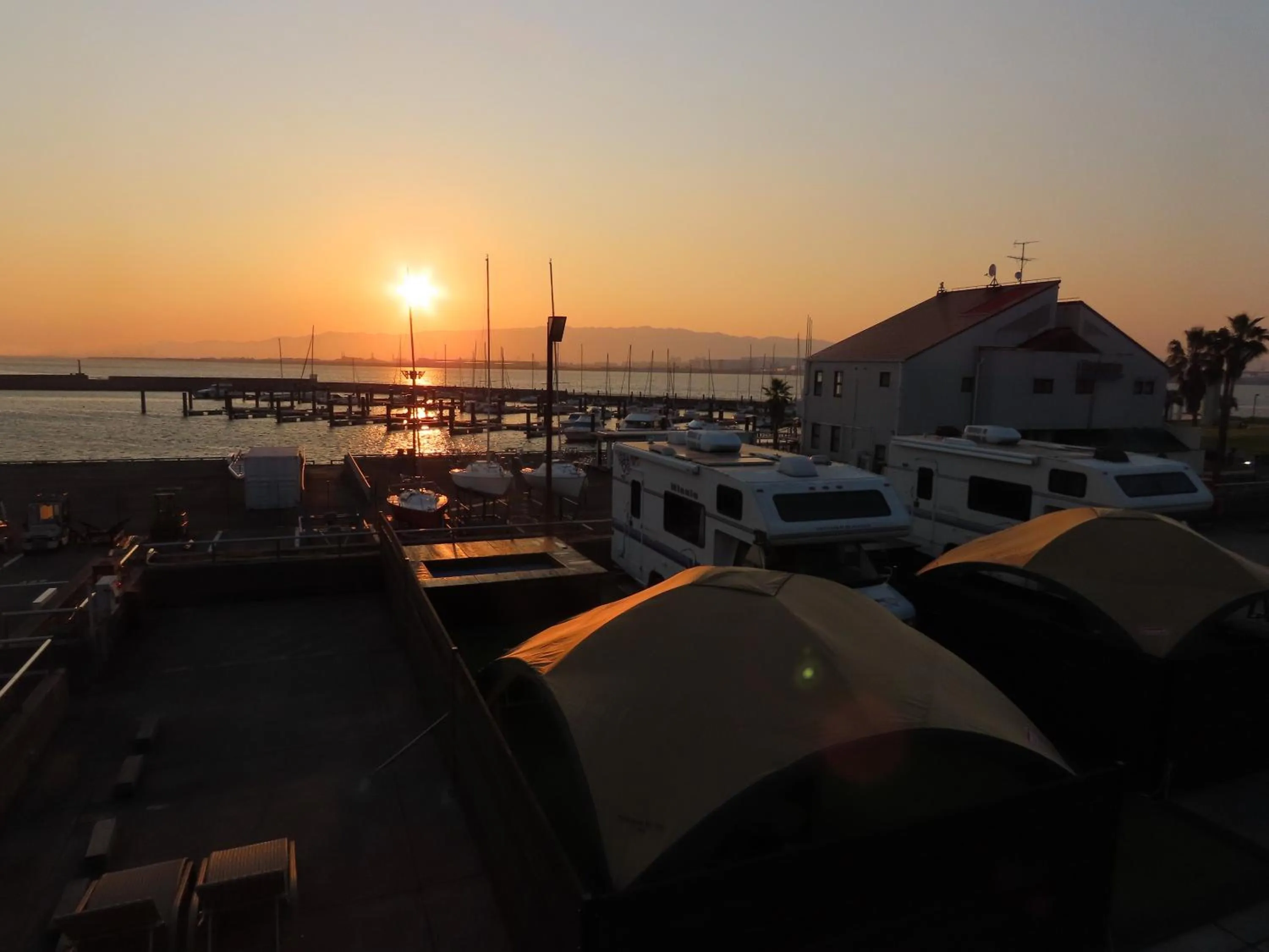 Area and facilities in Osaka Hokko Marina HULL