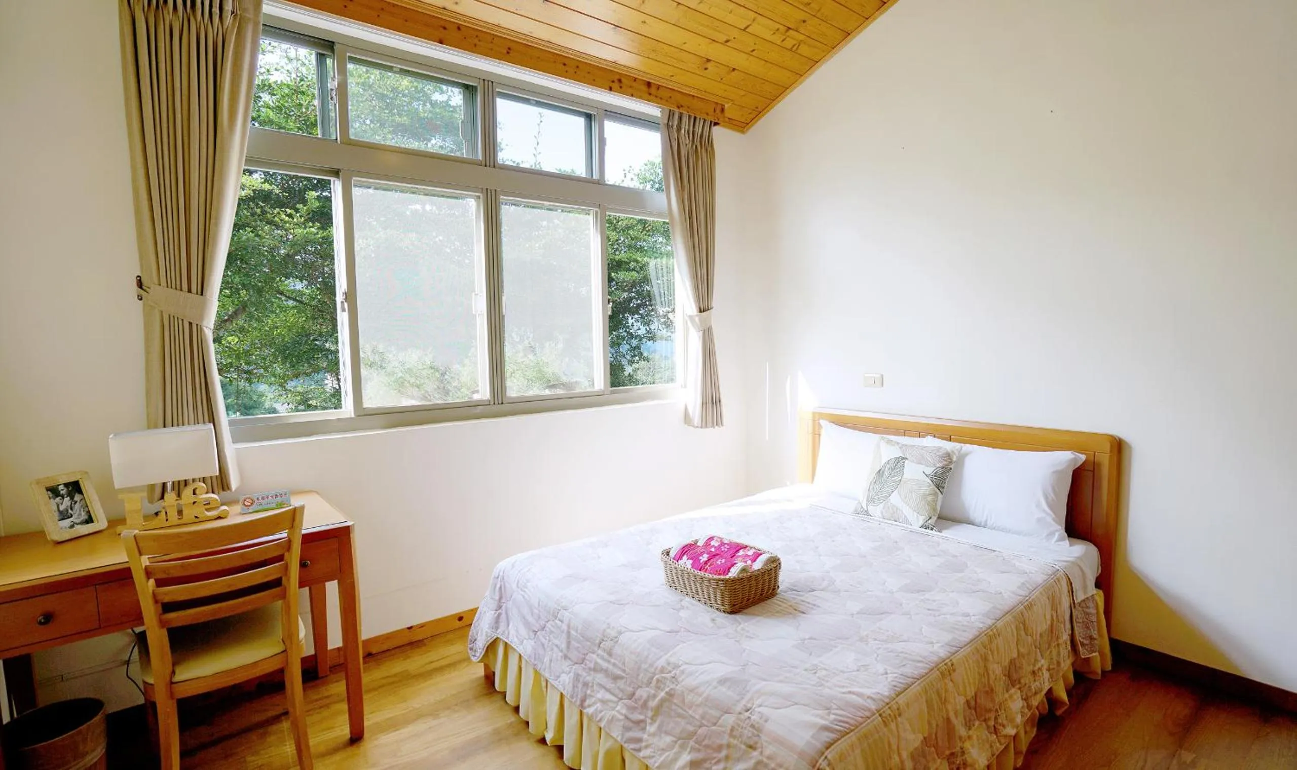 Bedroom, Bed in Red Brick Villas