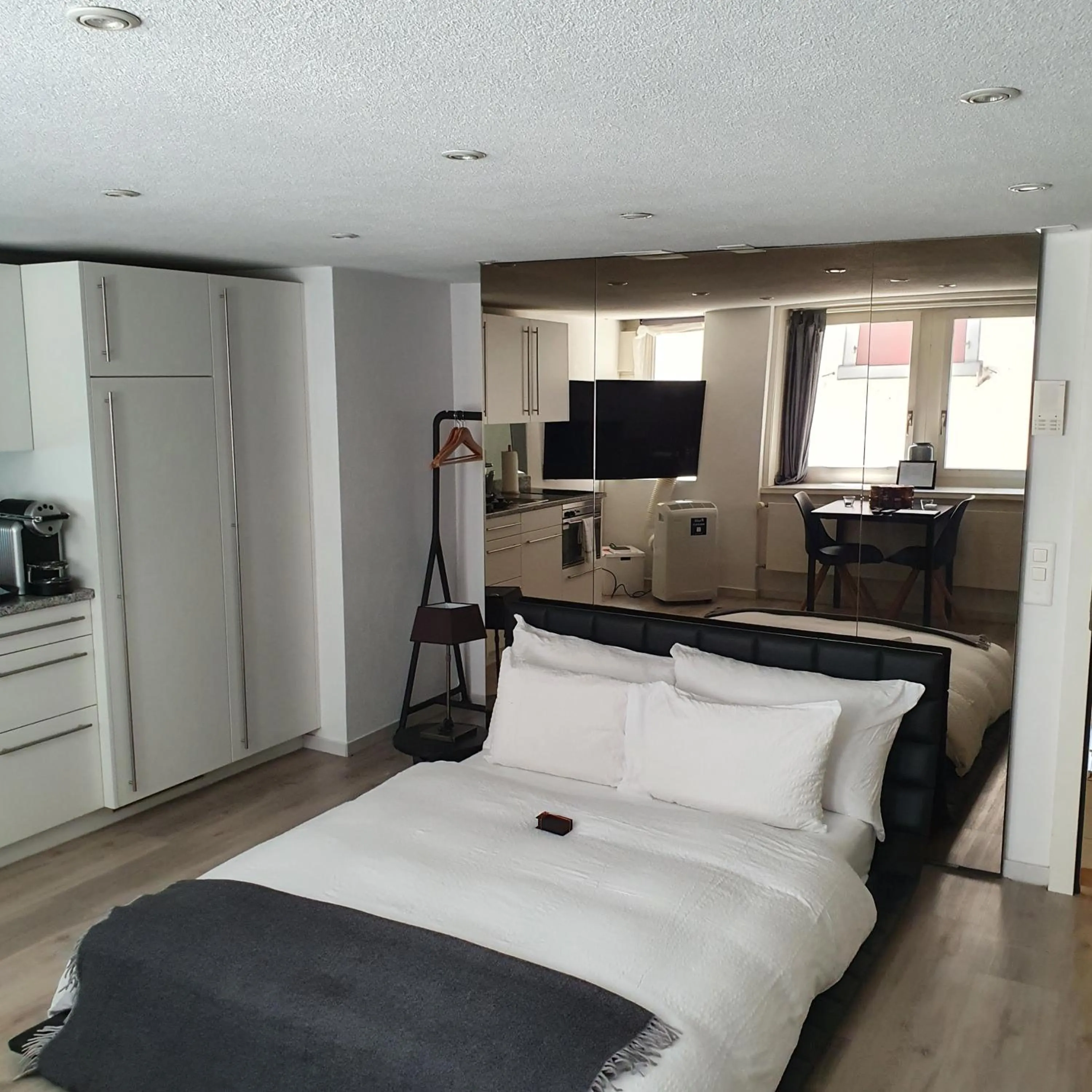 Bed in Top city center location by Airhome