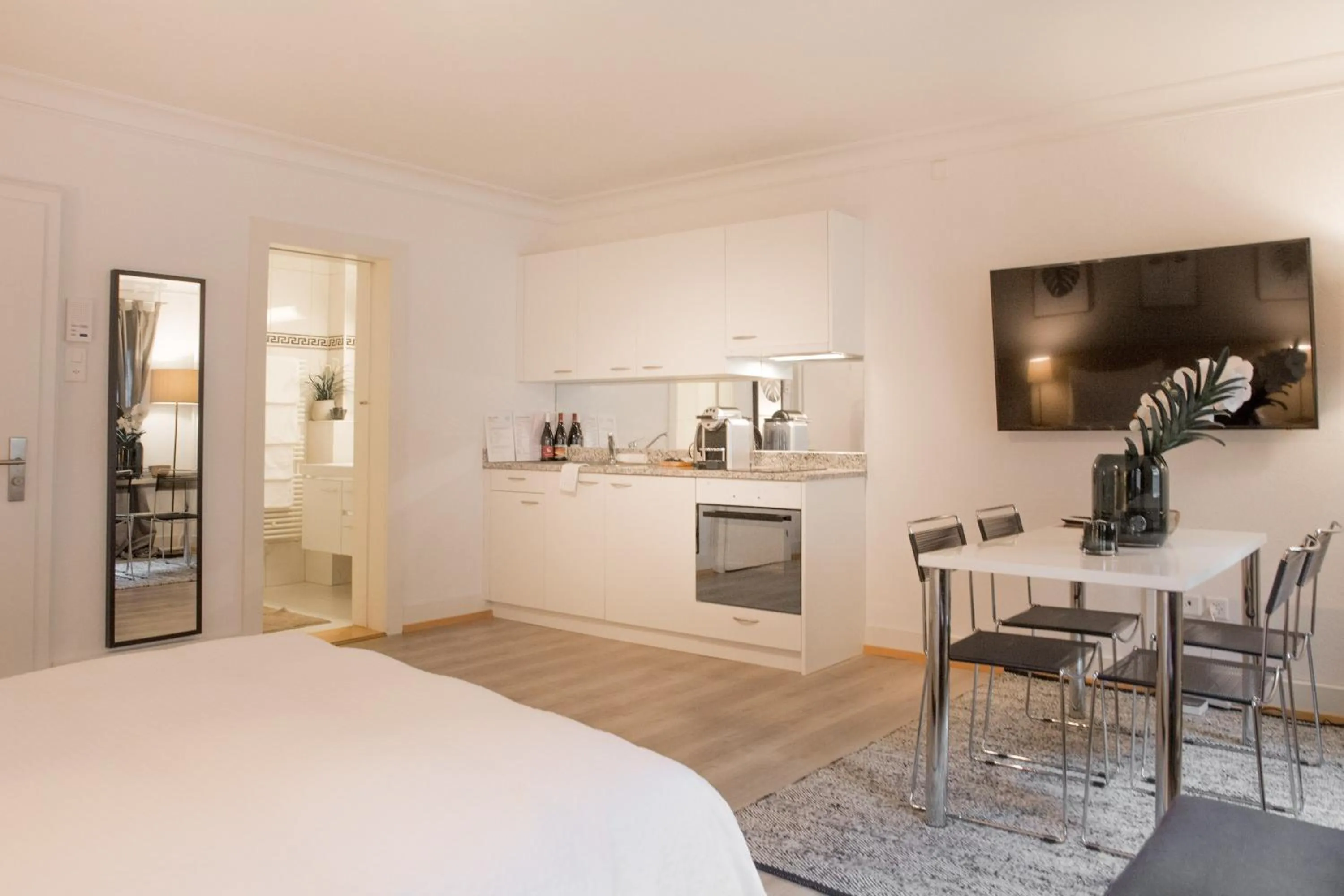 Kitchen or kitchenette, Bed in Top city center location by Airhome