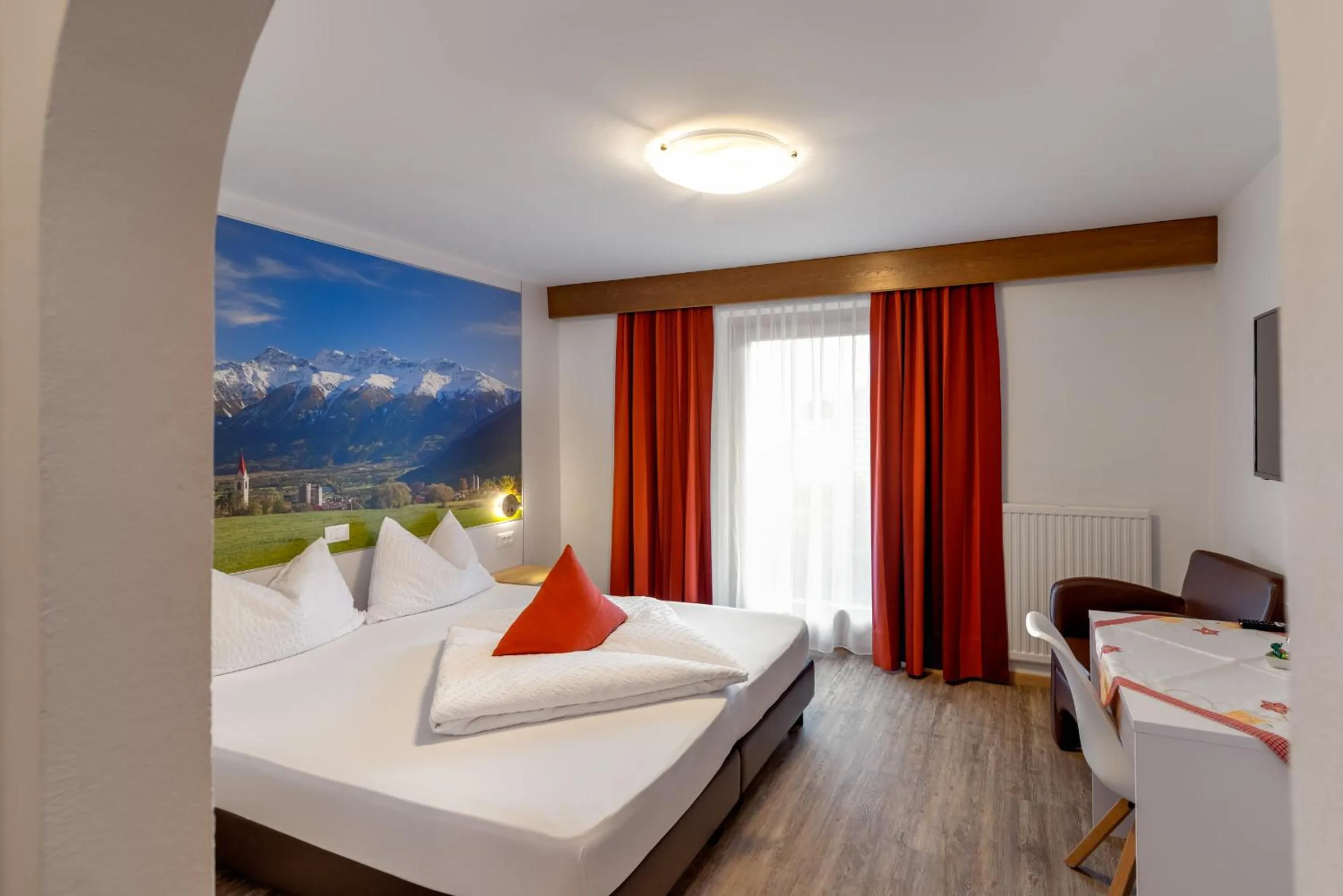 Photo of the whole room, Bed in Pension Florian