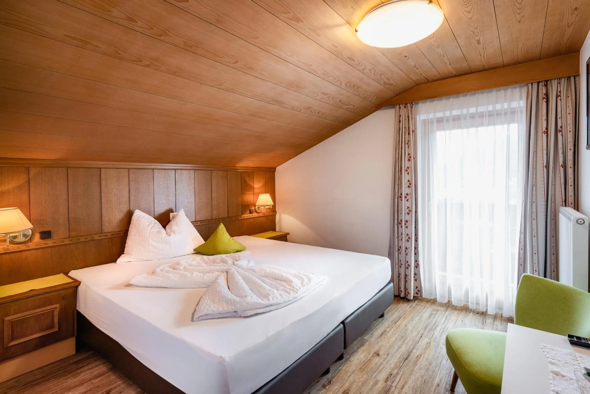 Photo of the whole room, Bed in Pension Florian