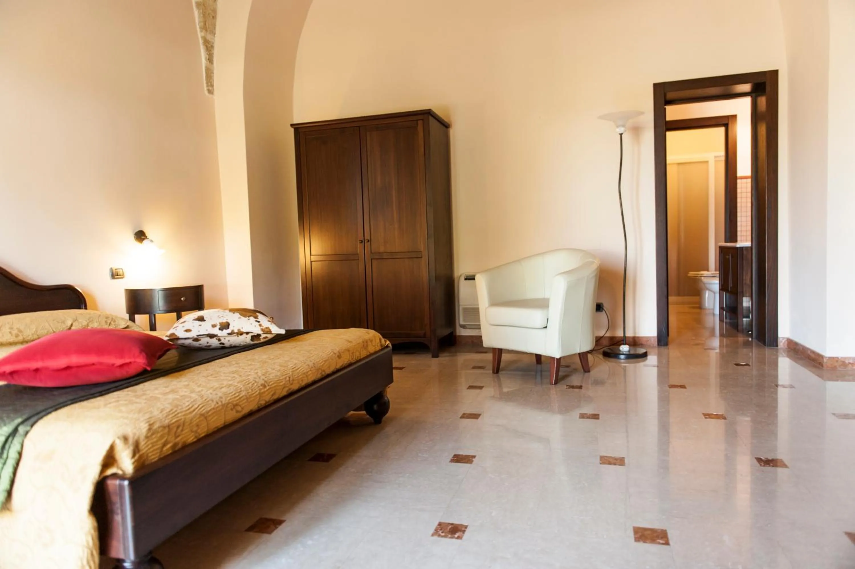 Photo of the whole room in AmareGold Tenuta La Baronessa Resort