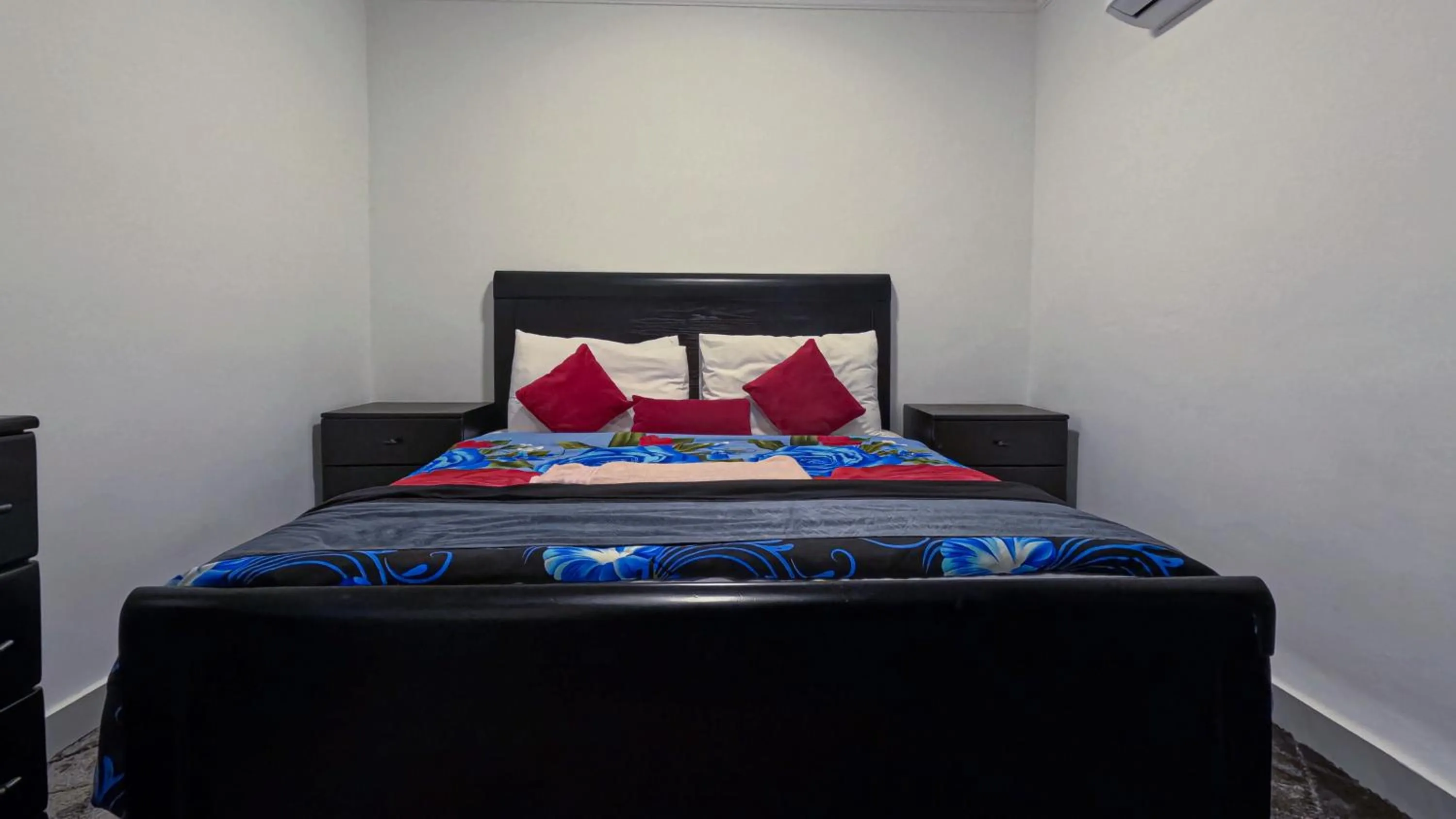 Bed in Masaya Al Deyar Apartments