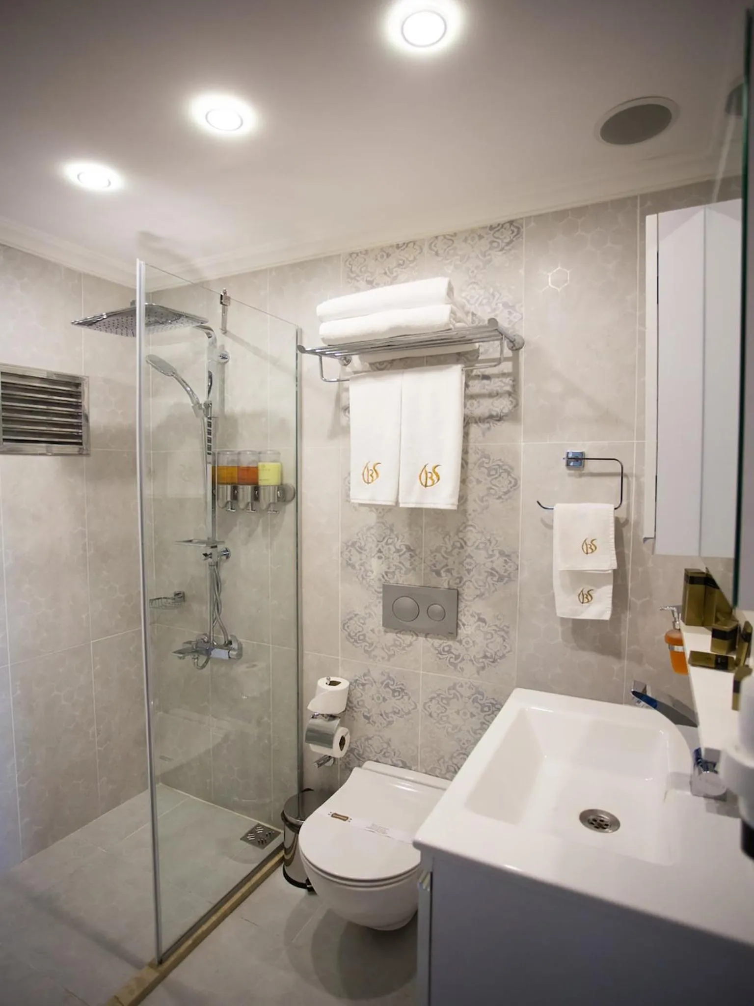 Shower in Bonne Sante Hotel