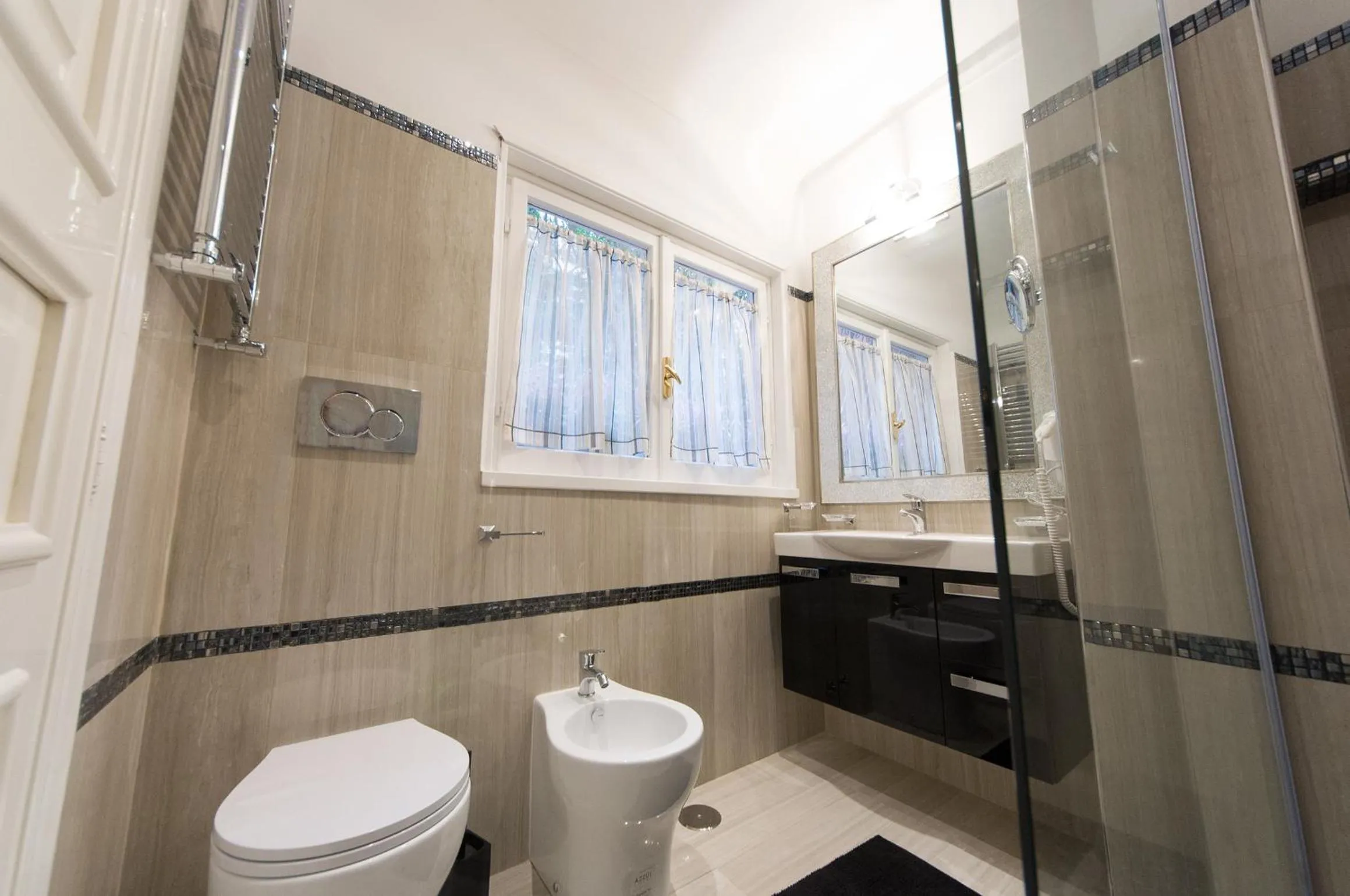 Bathroom in Margutta's Garden