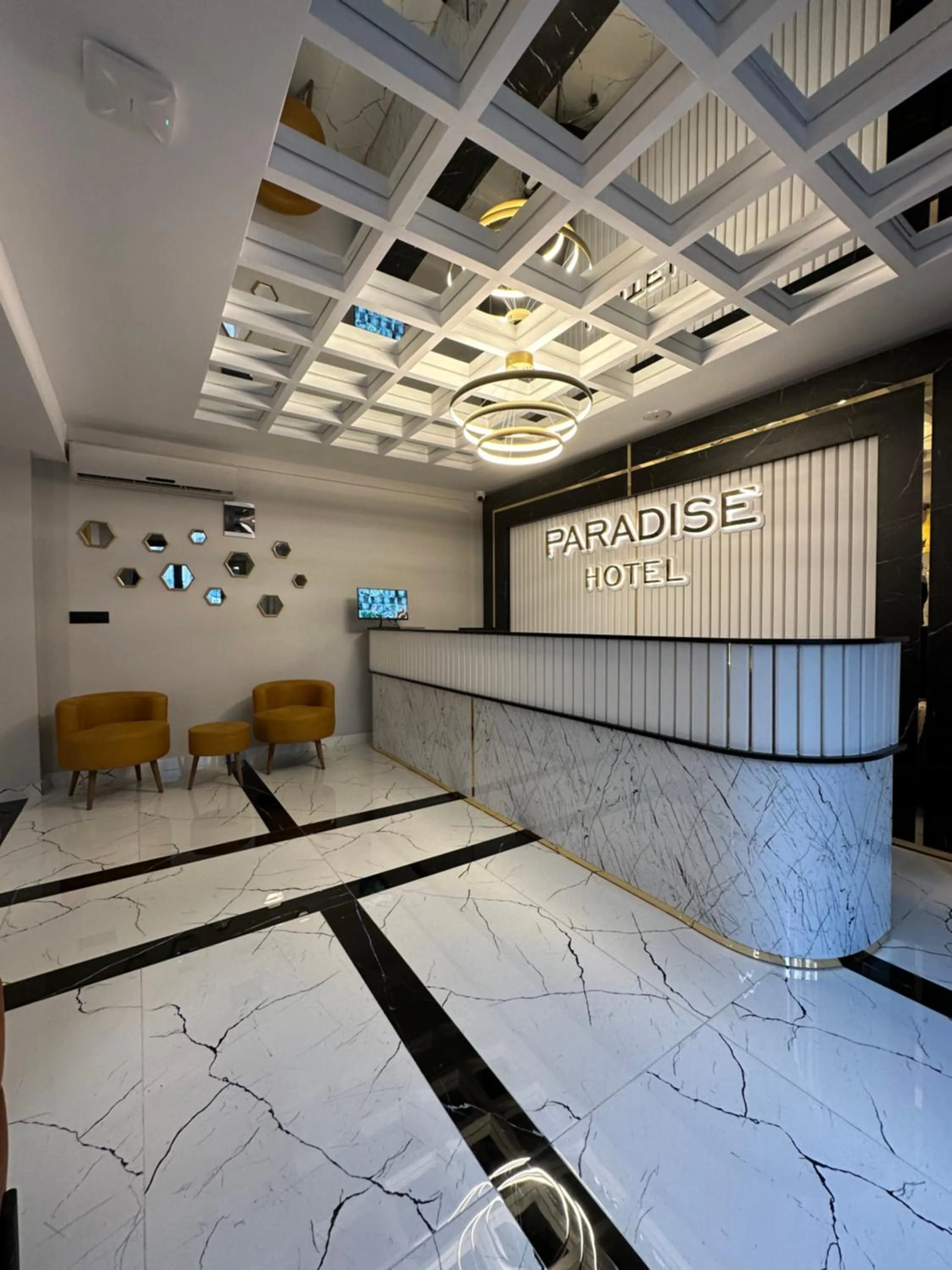 Lobby or reception in İstanbul Paradise Hotel