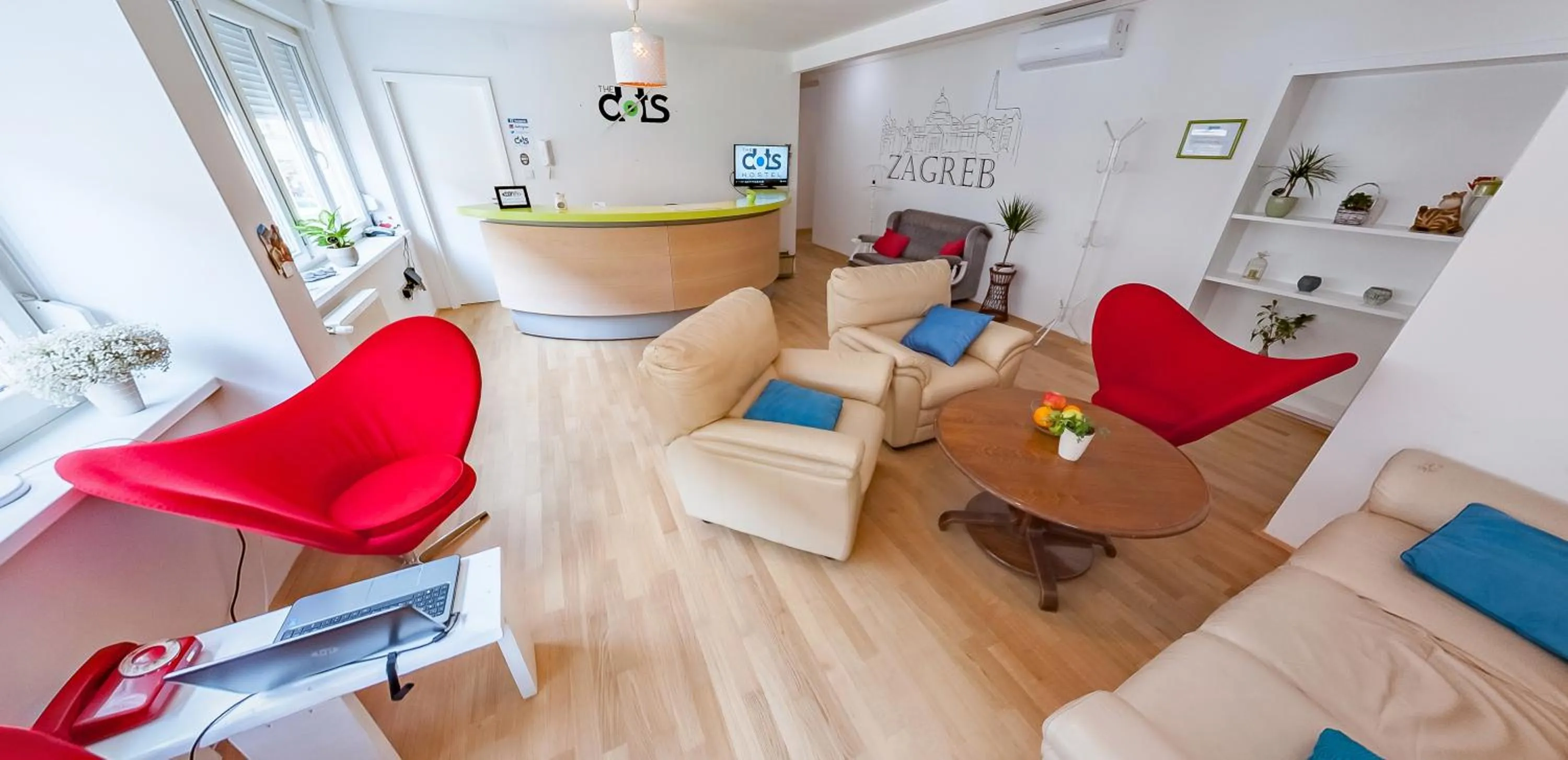 Lobby or reception in The Dots Hostel