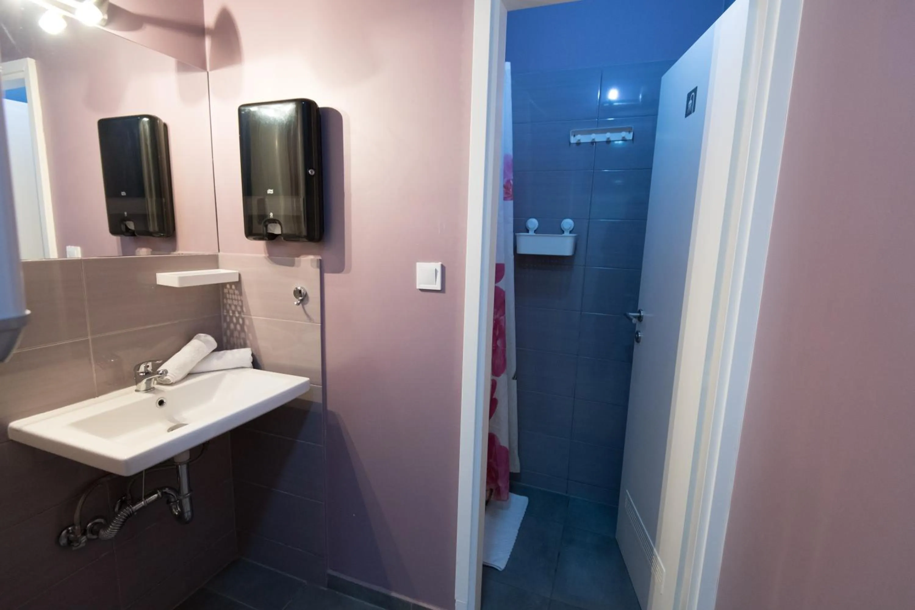 Bathroom in The Dots Hostel