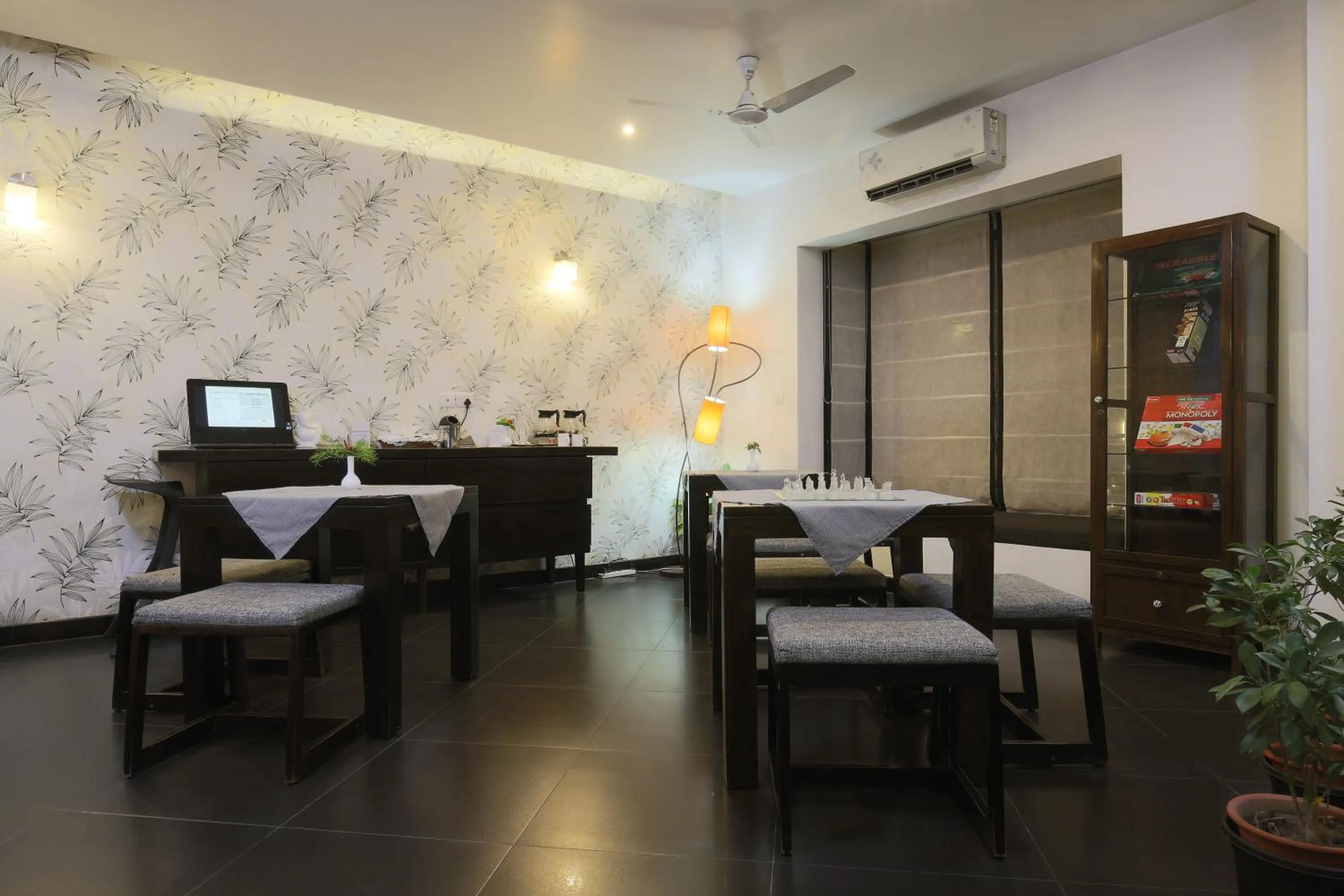 Communal lounge/ TV room in The Saneer Jaipur