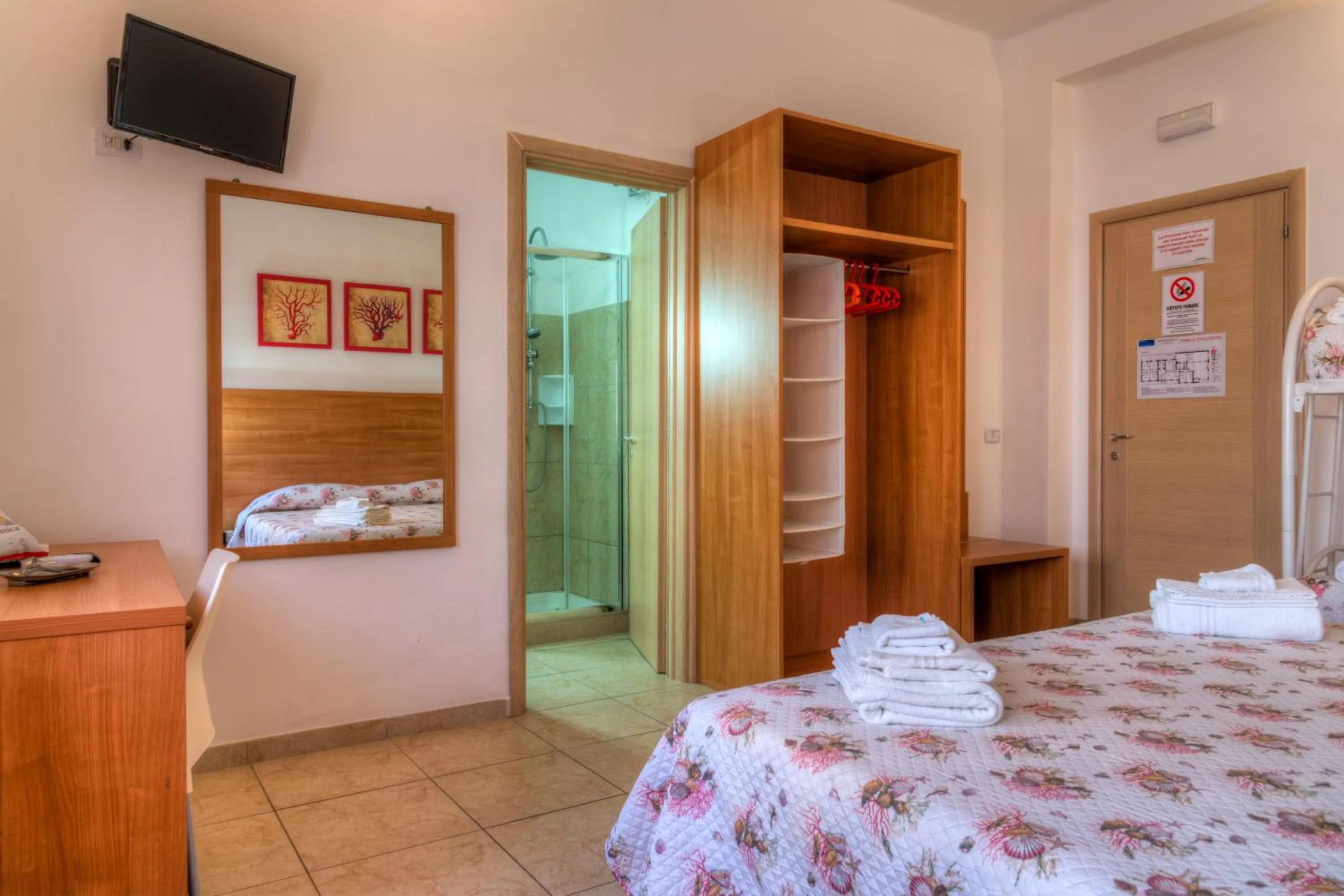 Bedroom, Bed in Aquarium Residence
