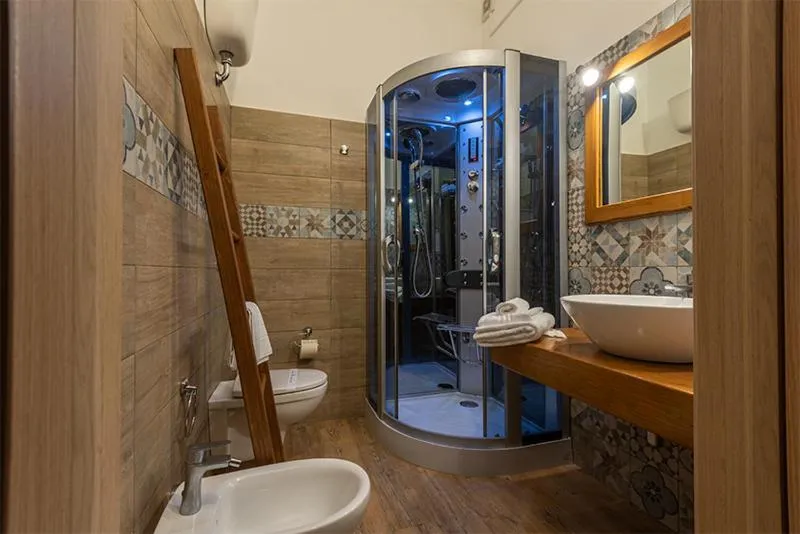 Hot Tub in Aquarium Residence