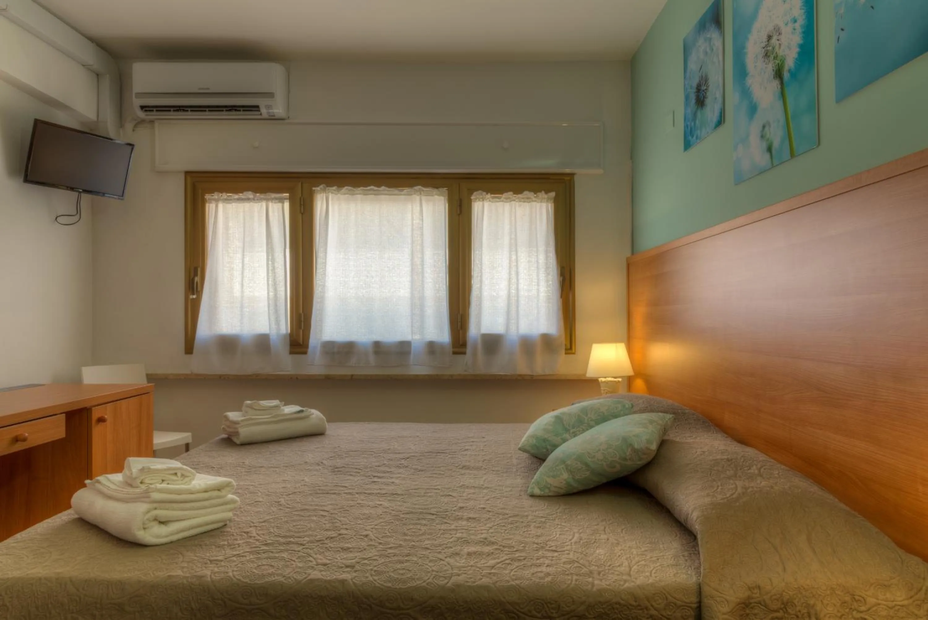 Bedroom, Bed in Aquarium Residence
