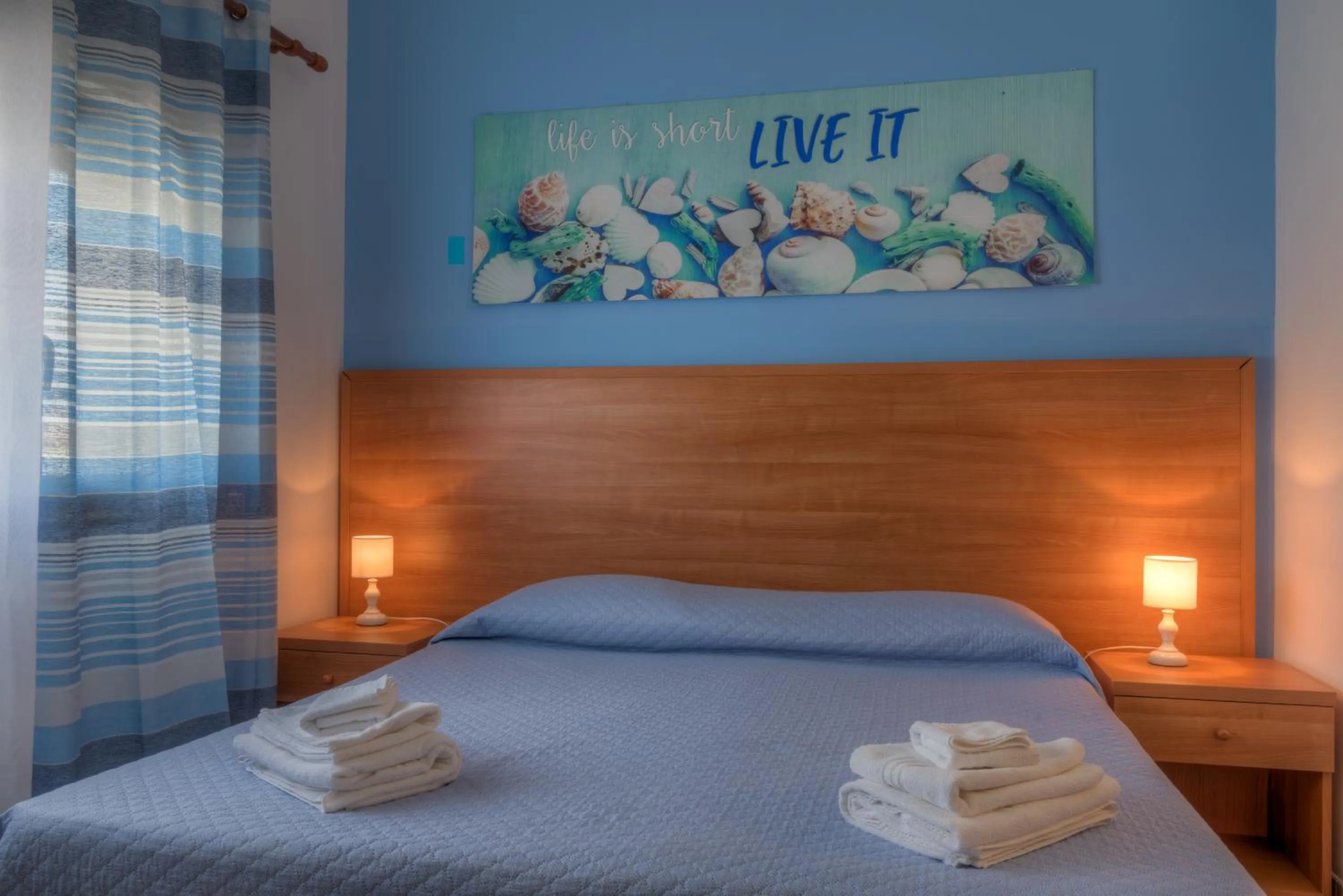 Bedroom, Bed in Aquarium Residence