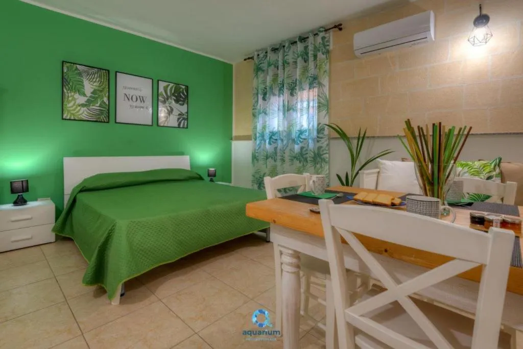 Bed in Aquarium Residence