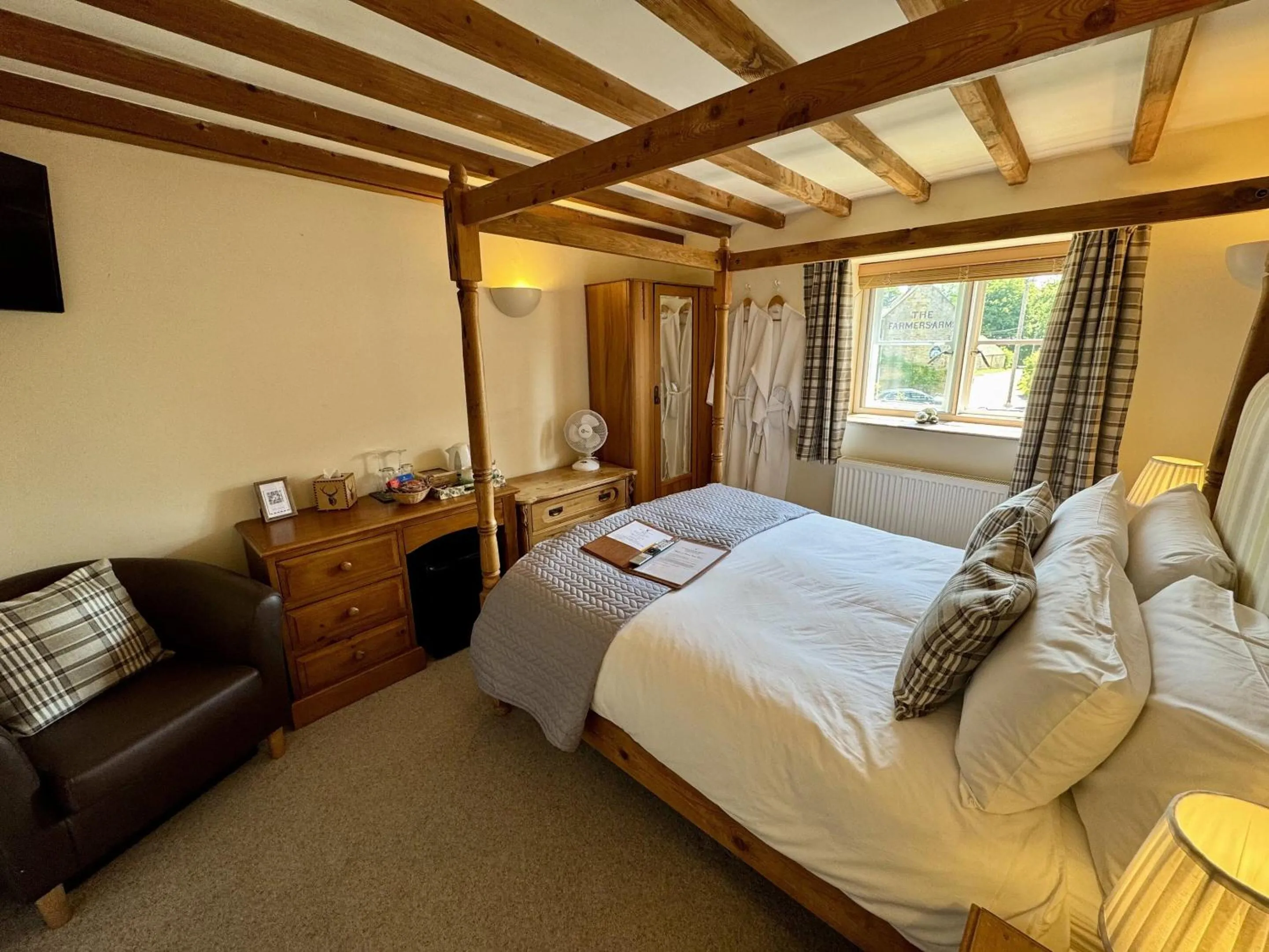 Small Double Room in Guiting Guest House