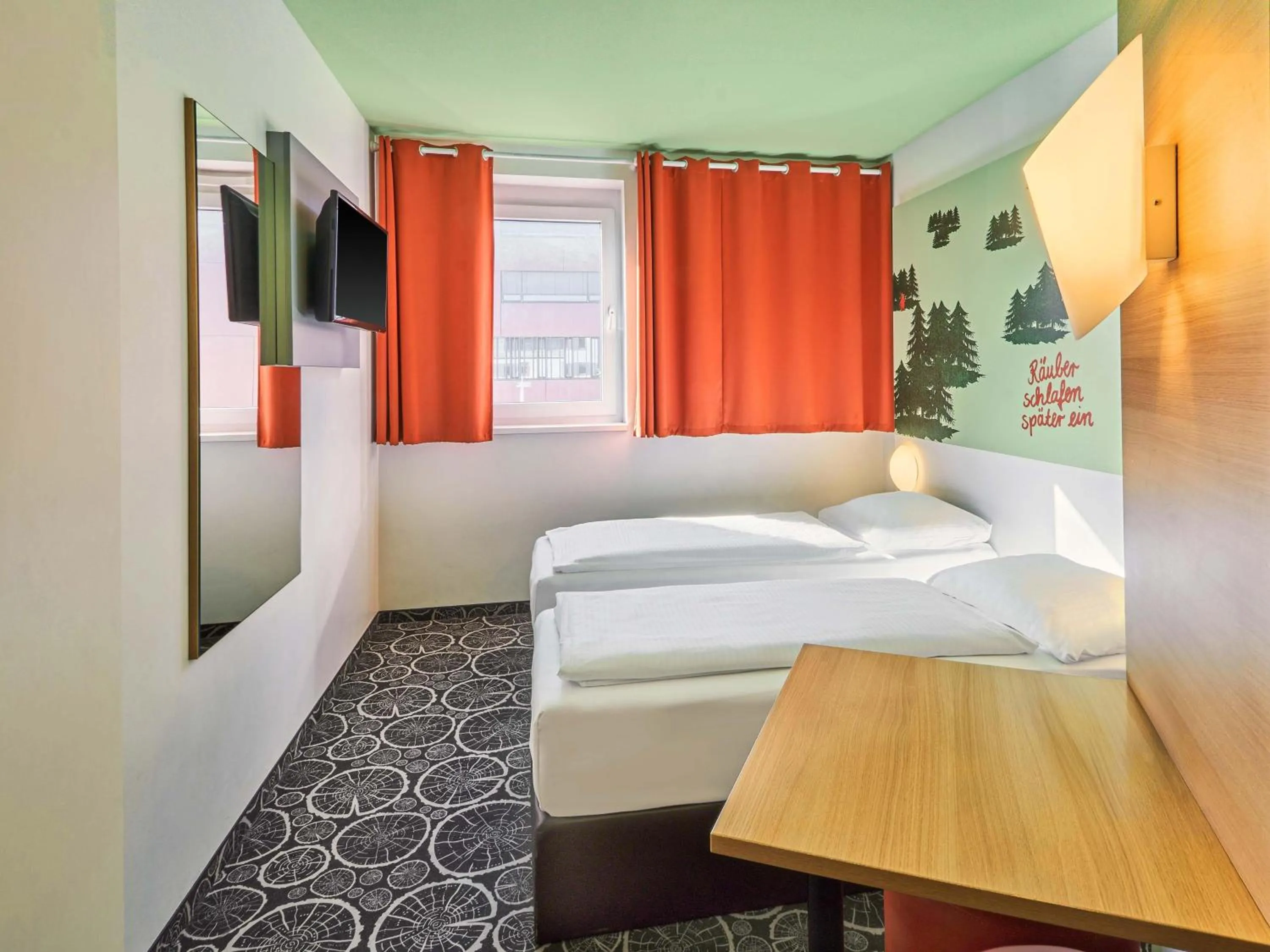 Photo of the whole room, Bed in B&B Hotel Aschaffenburg