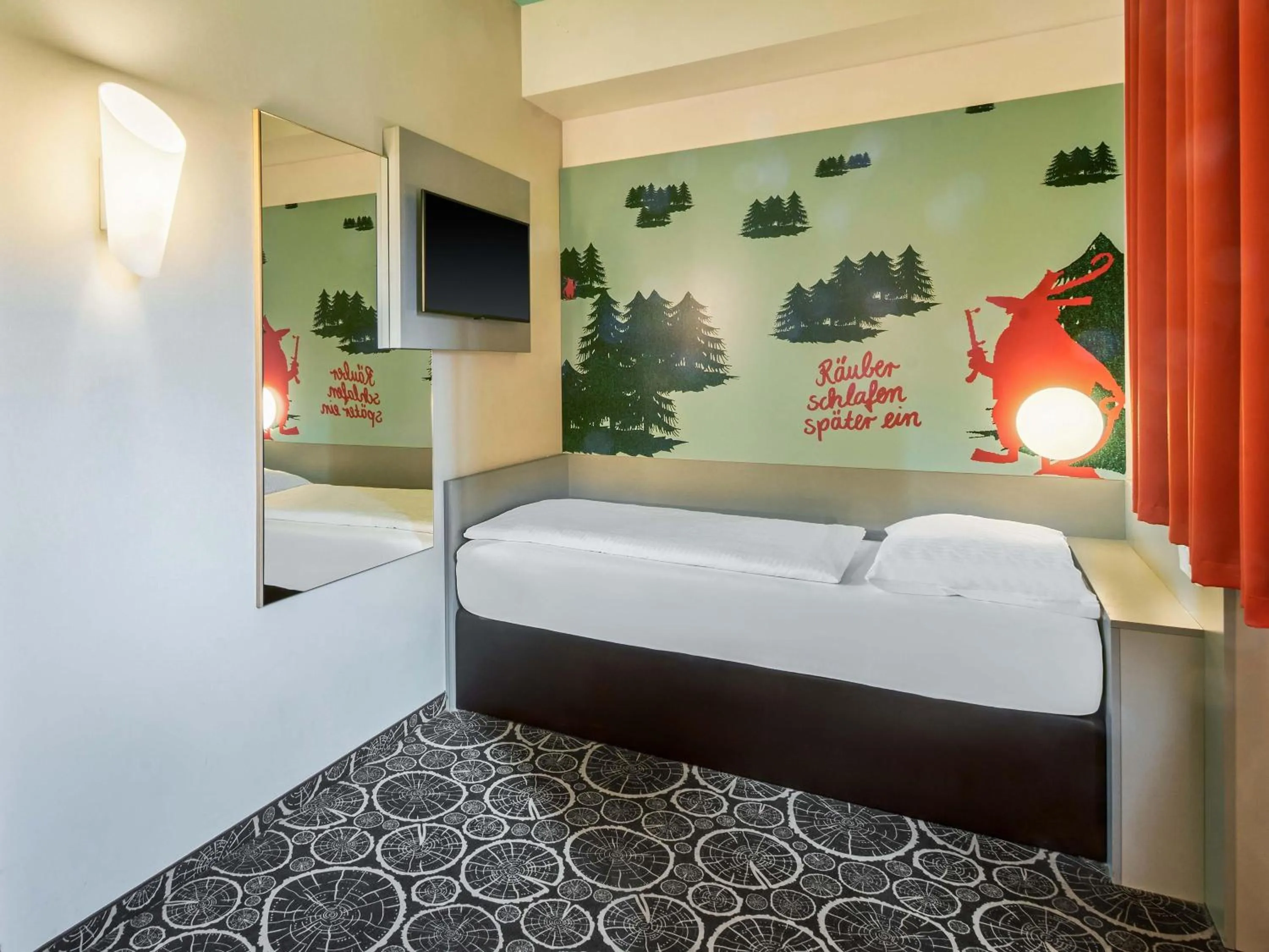 Photo of the whole room, Bed in B&B Hotel Aschaffenburg