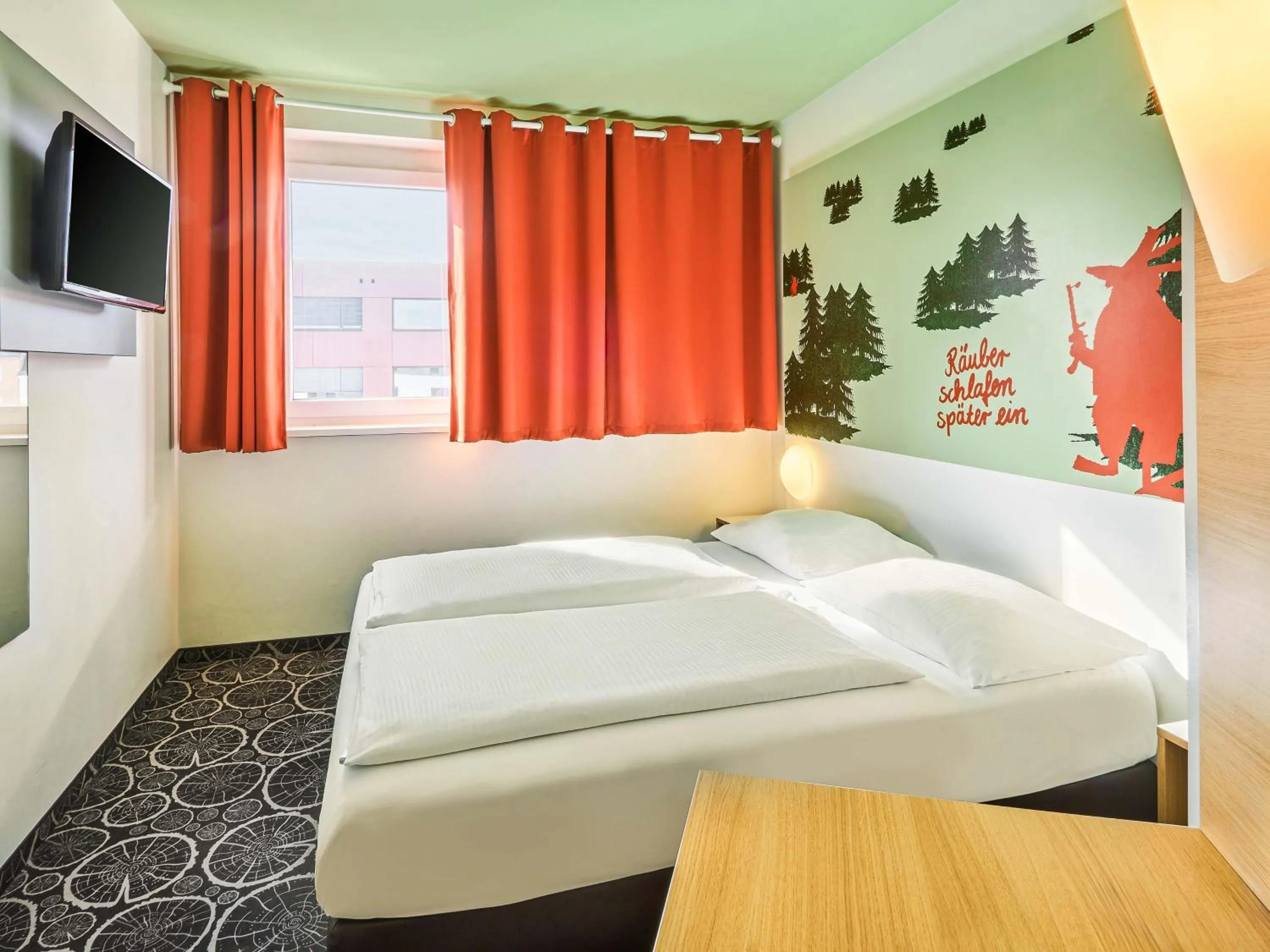 Photo of the whole room, Bed in B&B Hotel Aschaffenburg