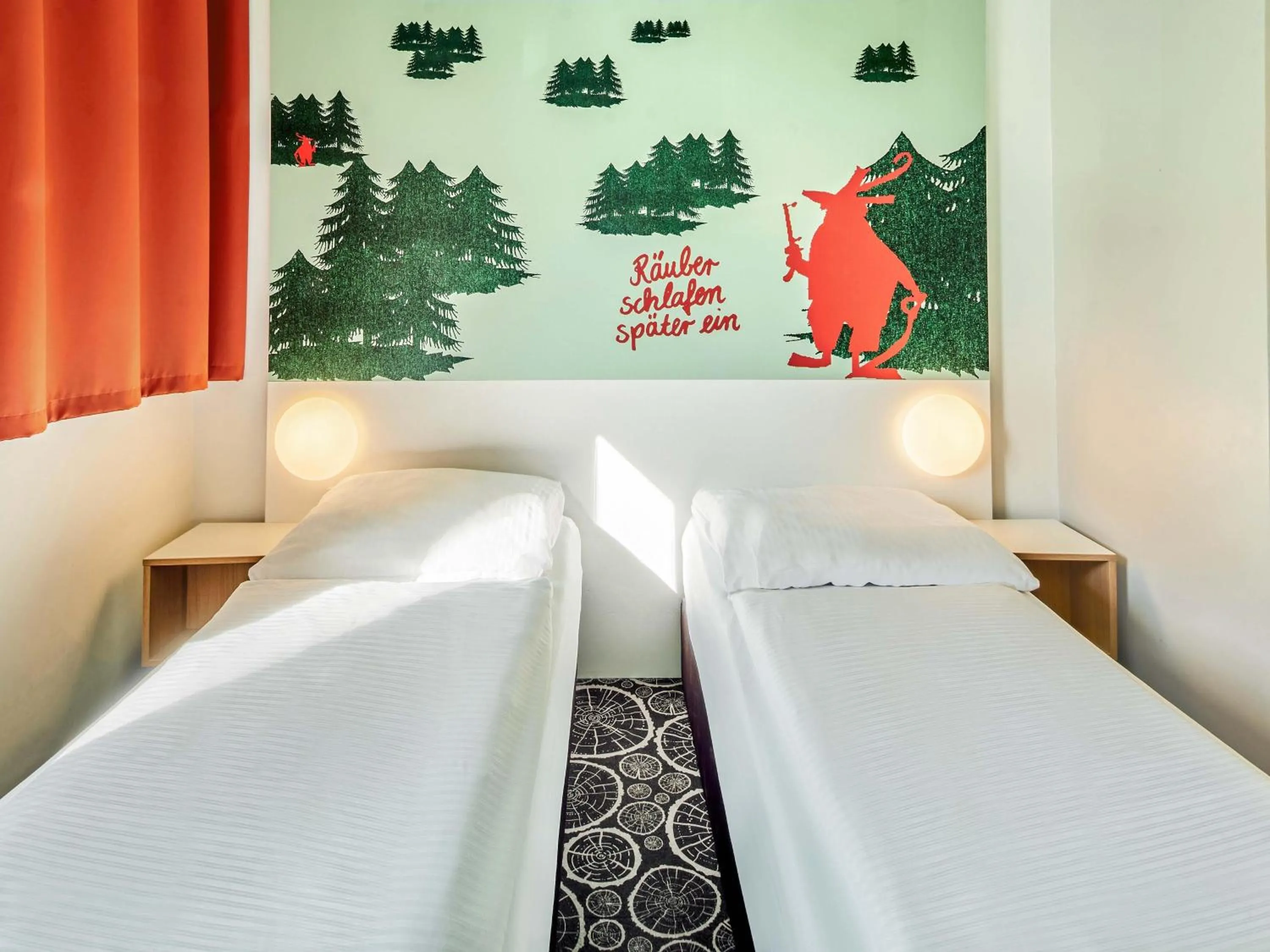 Photo of the whole room, Bed in B&B Hotel Aschaffenburg