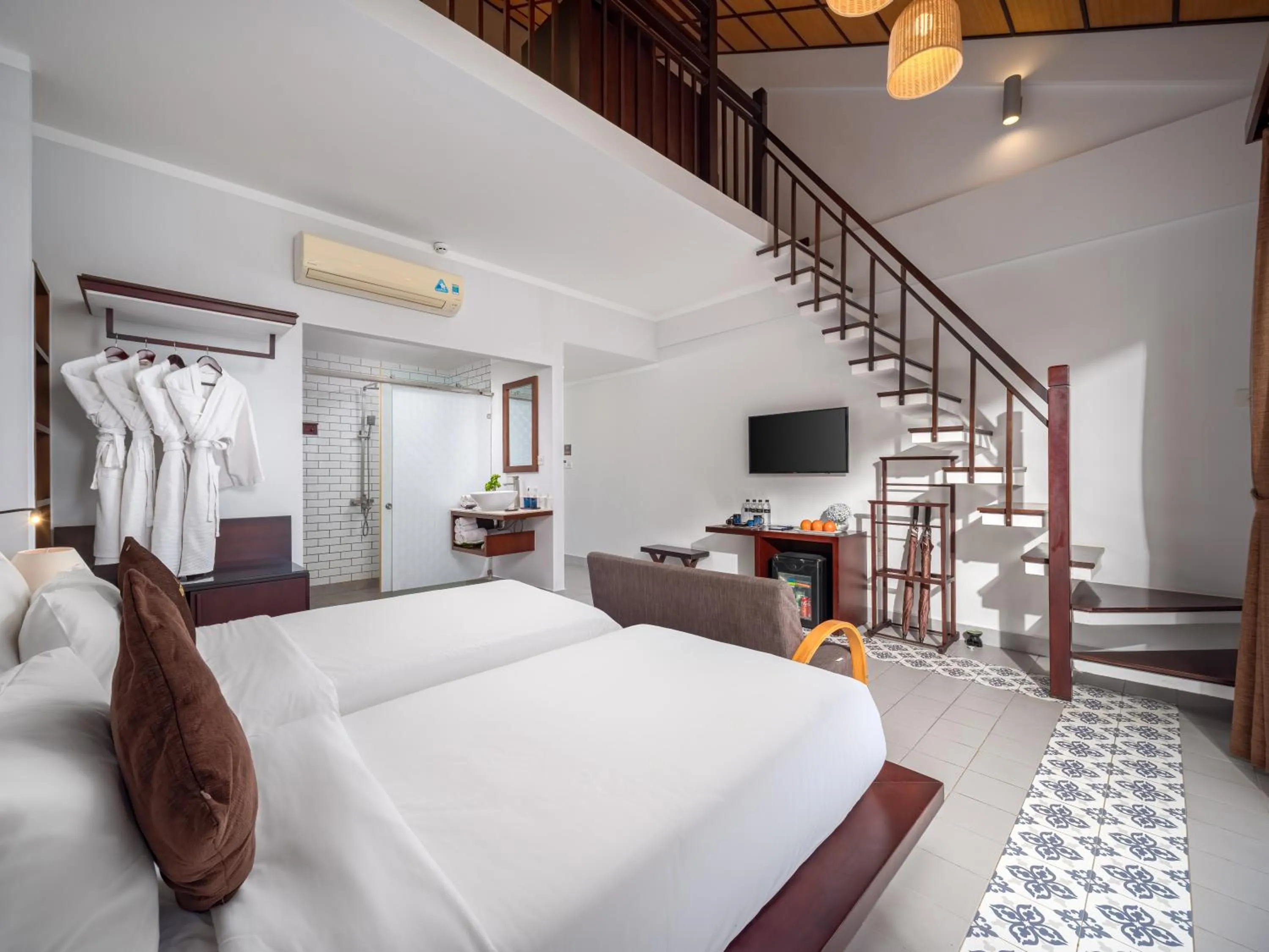 Communal lounge/ TV room, Bed in Hoi An Odyssey Hotel & Spa