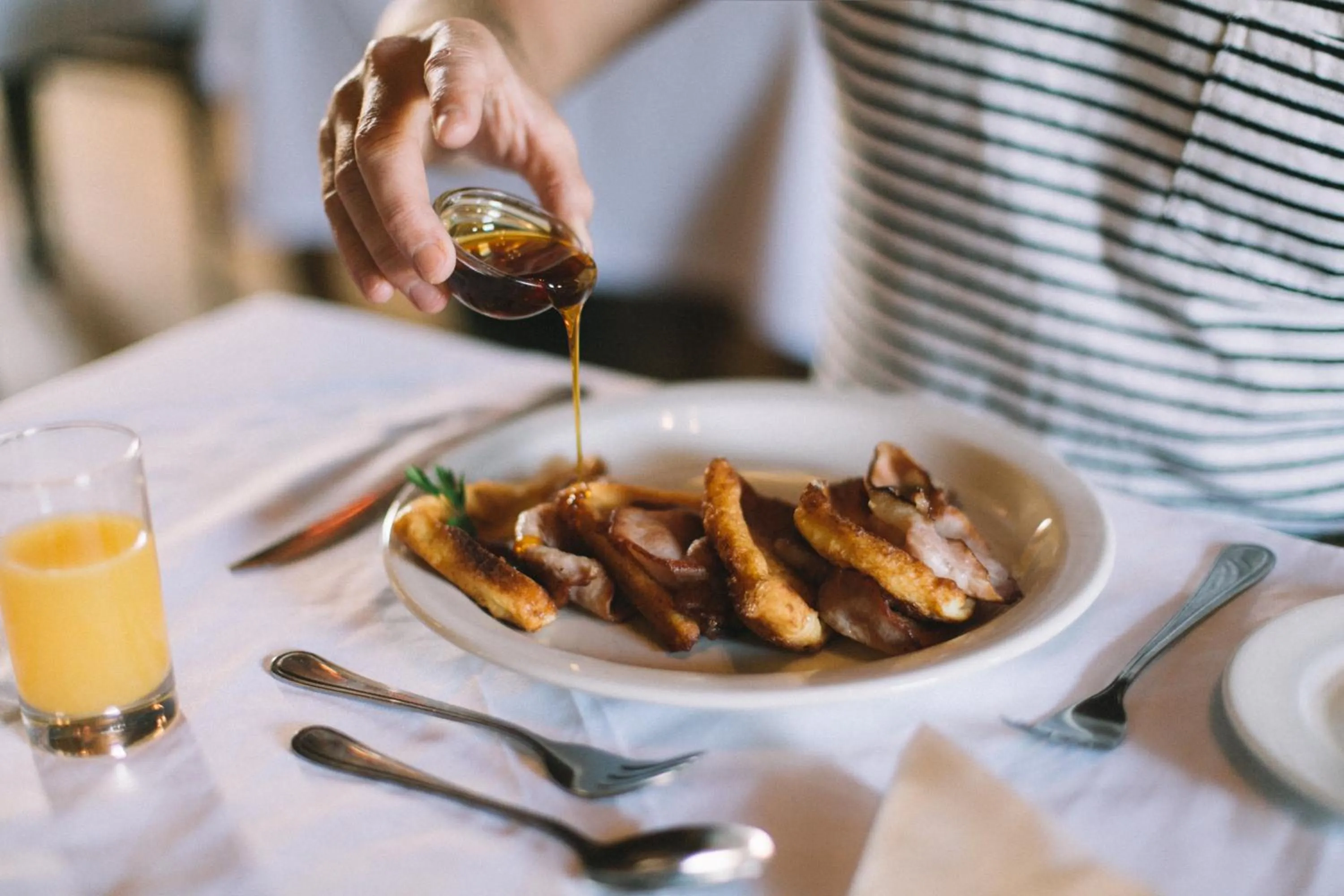 Restaurant/places to eat in Lord Milner Hotel