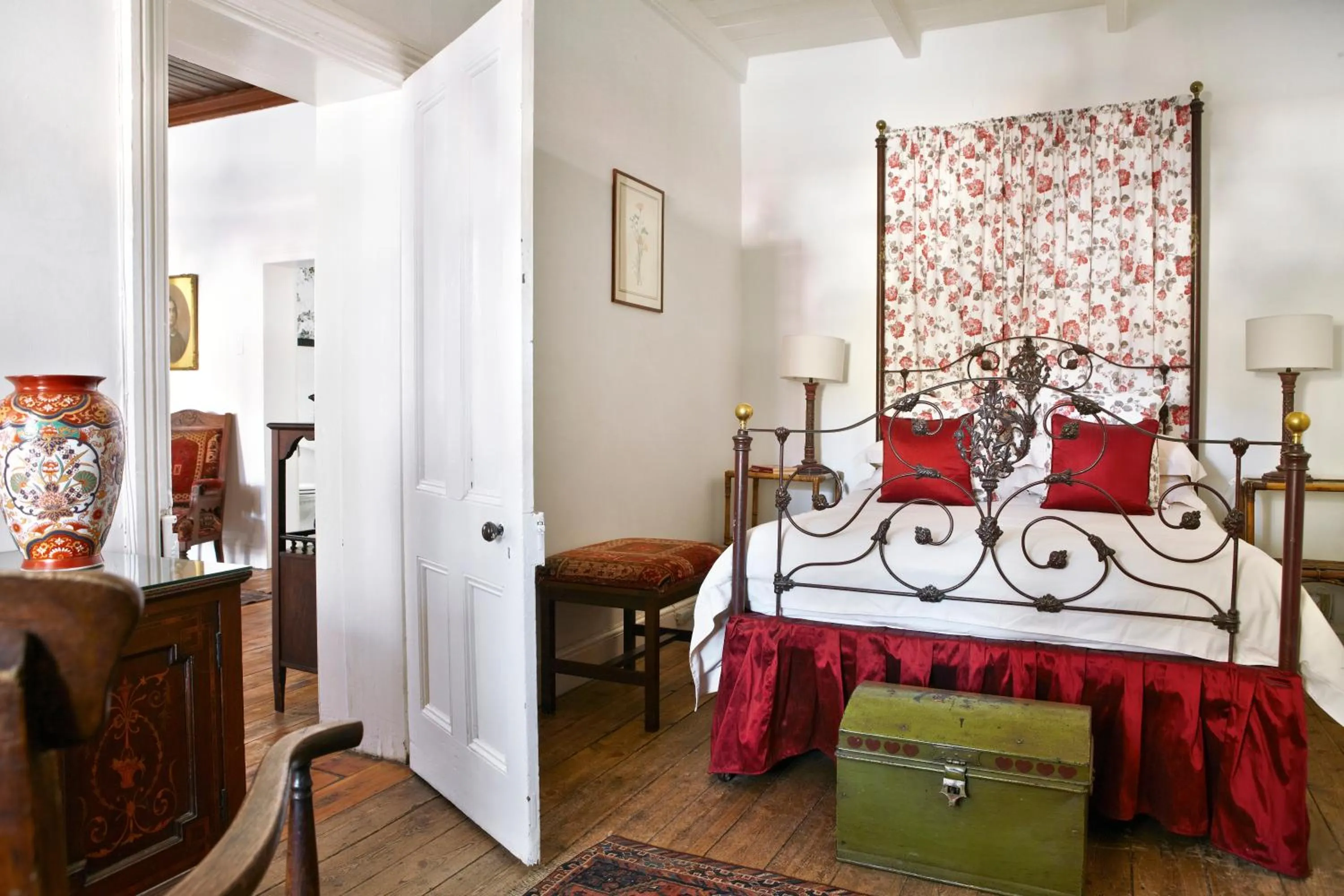 Bedroom, Bed in Lord Milner Hotel