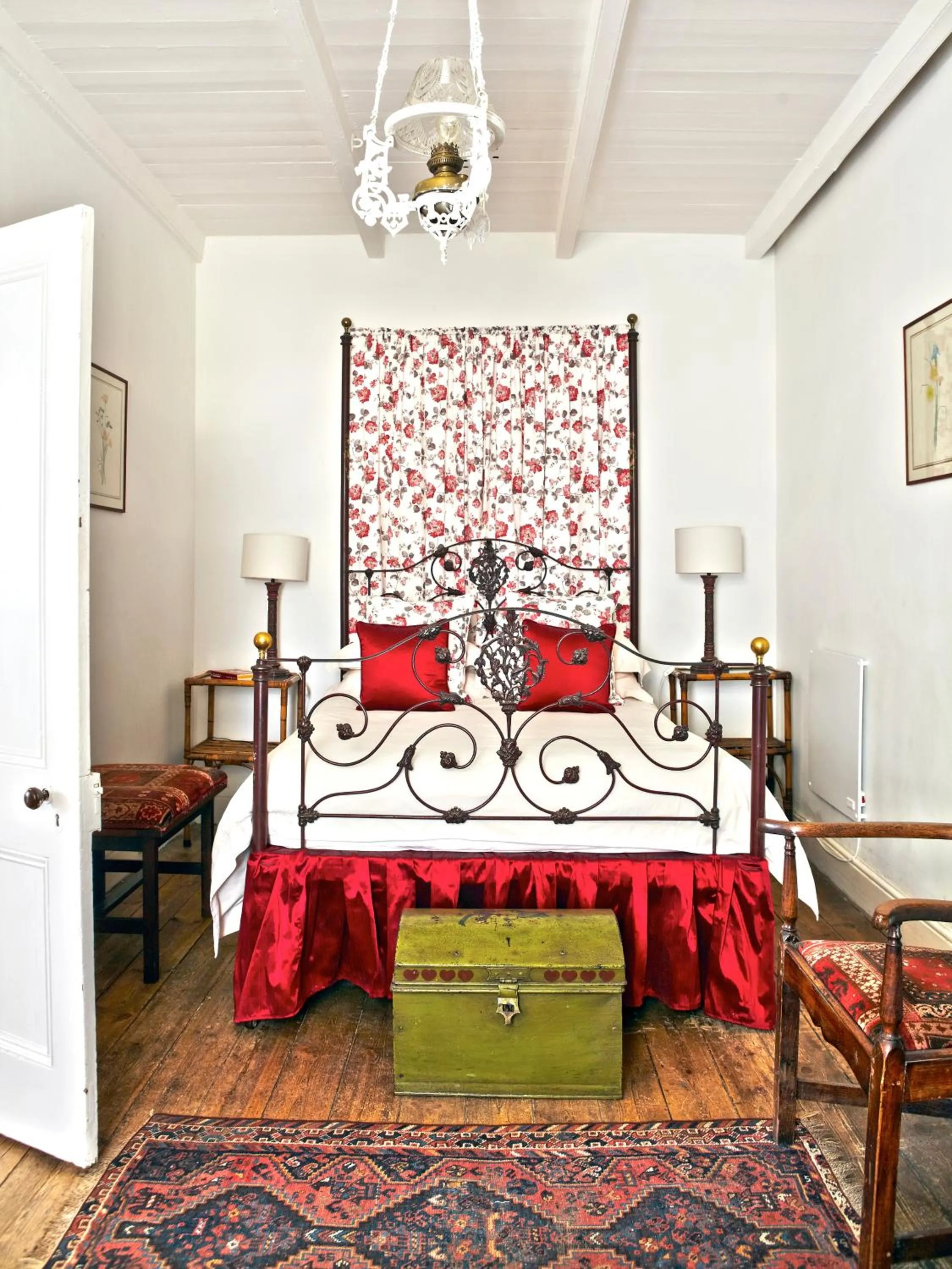 Bedroom, Bed in Lord Milner Hotel