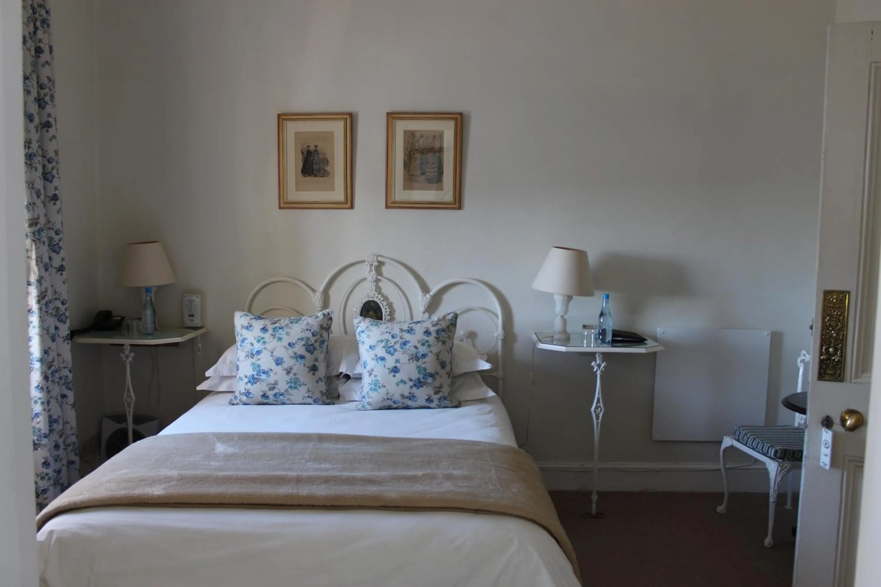 Bedroom, Bed in Lord Milner Hotel