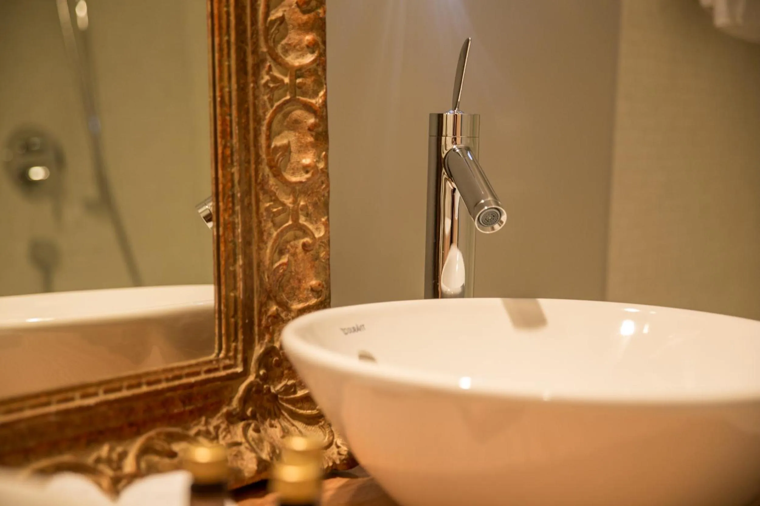 Bathroom in Hotel Krone Regensberg
