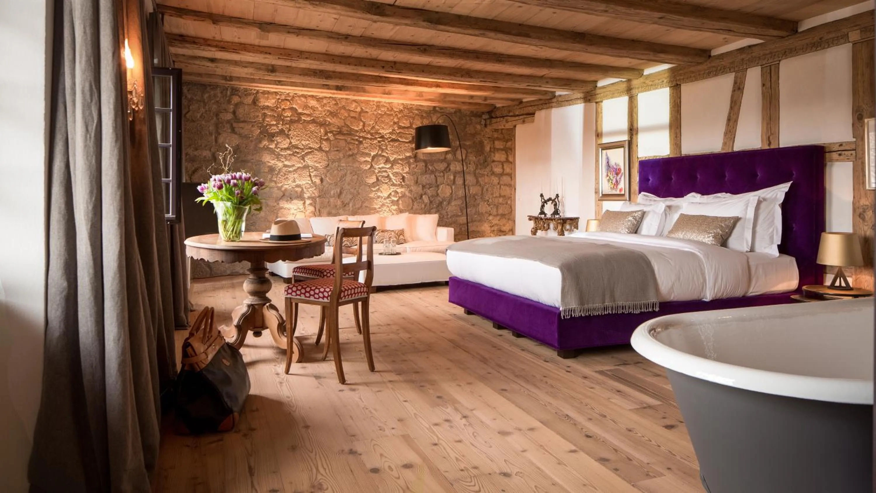 Photo of the whole room, Bed in Hotel Krone Regensberg