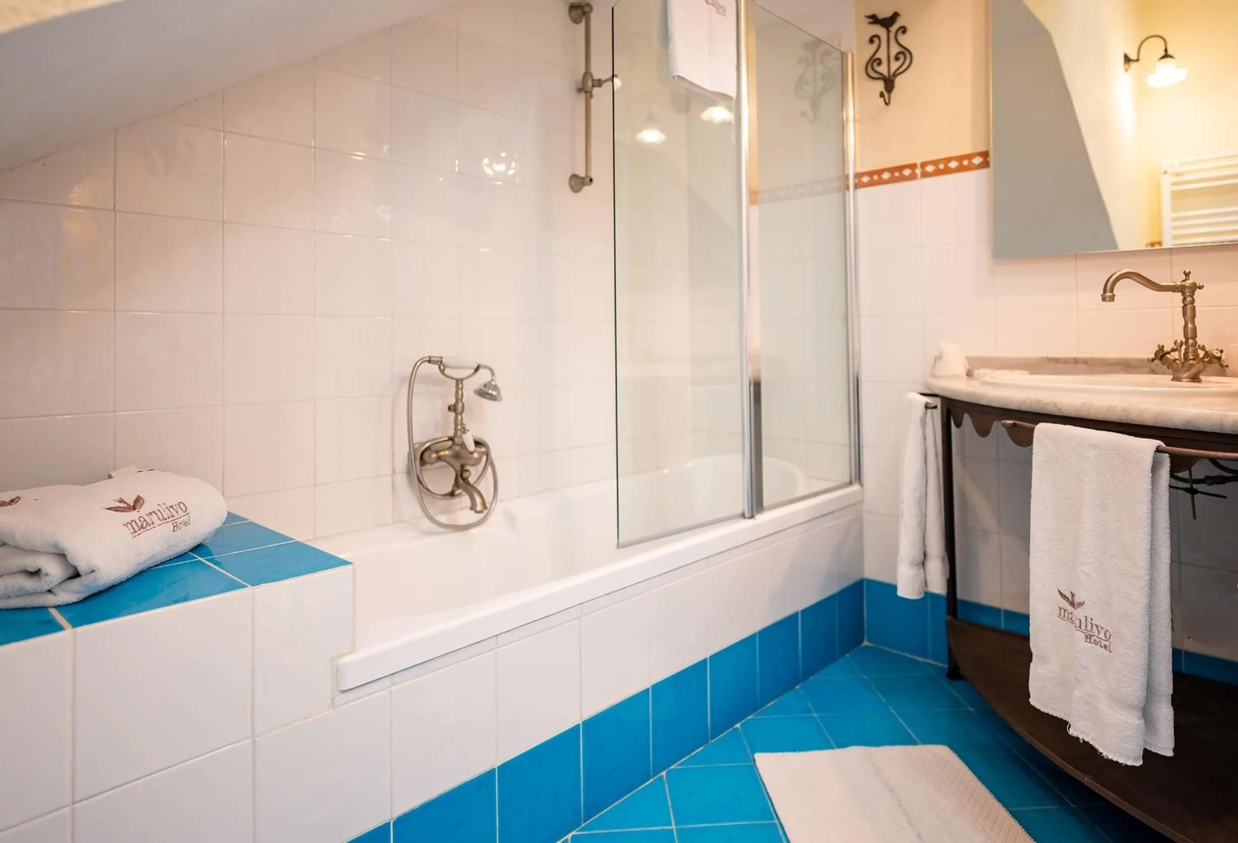 Bathroom in Marulivo Hotel