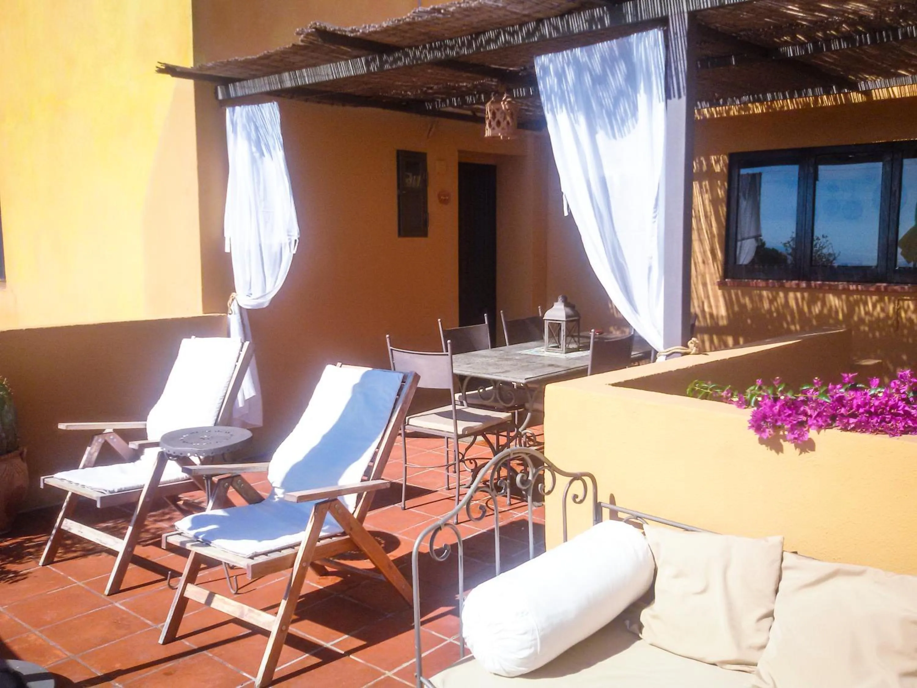 Balcony/Terrace in Marulivo Hotel