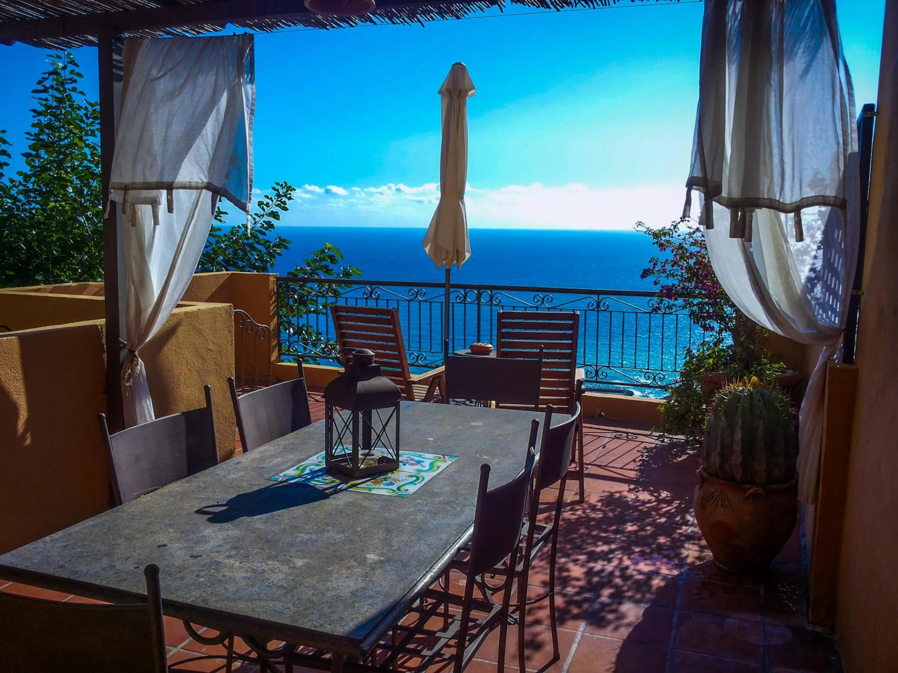 Balcony/Terrace in Marulivo Hotel