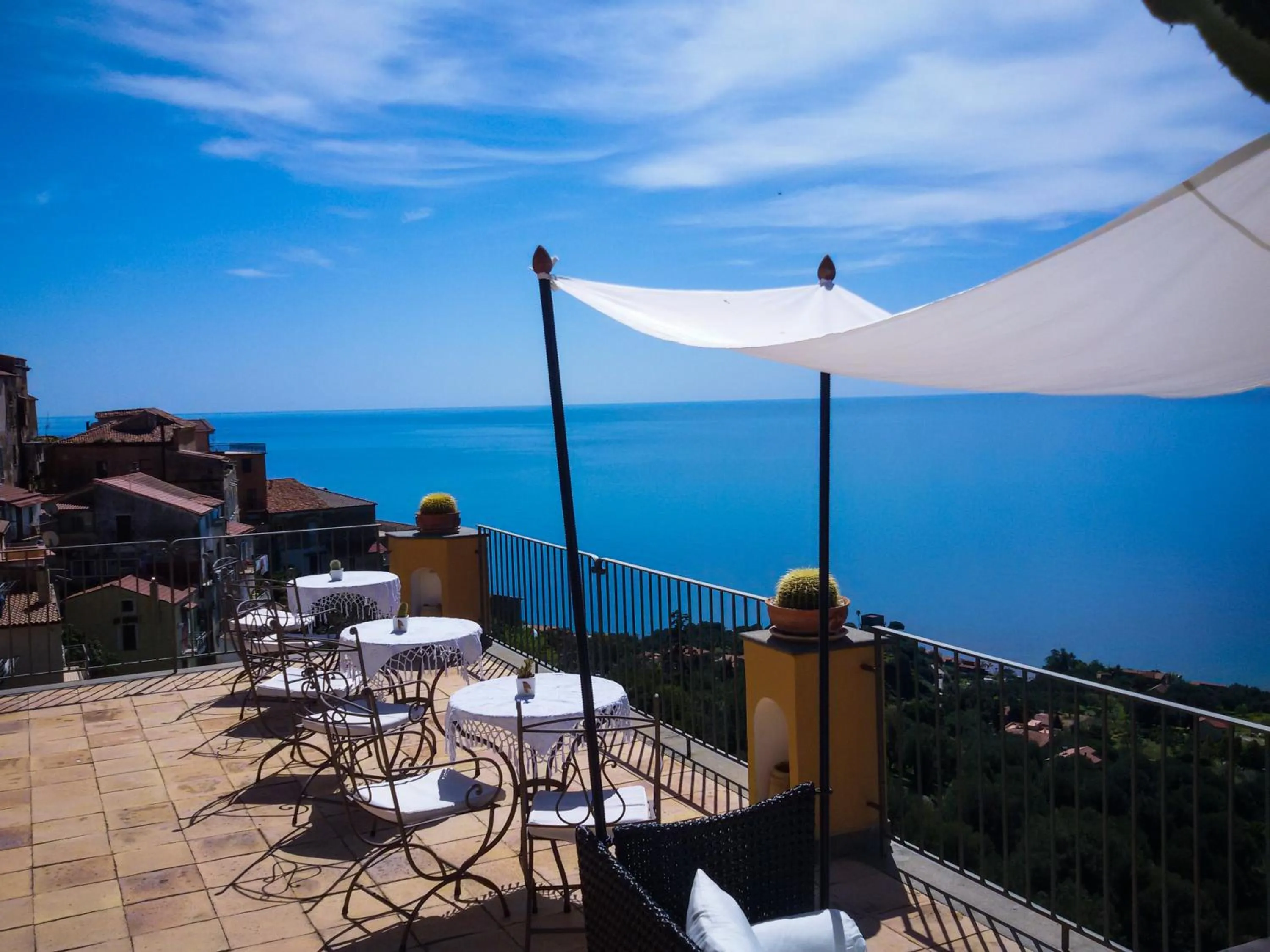 Day in Marulivo Hotel