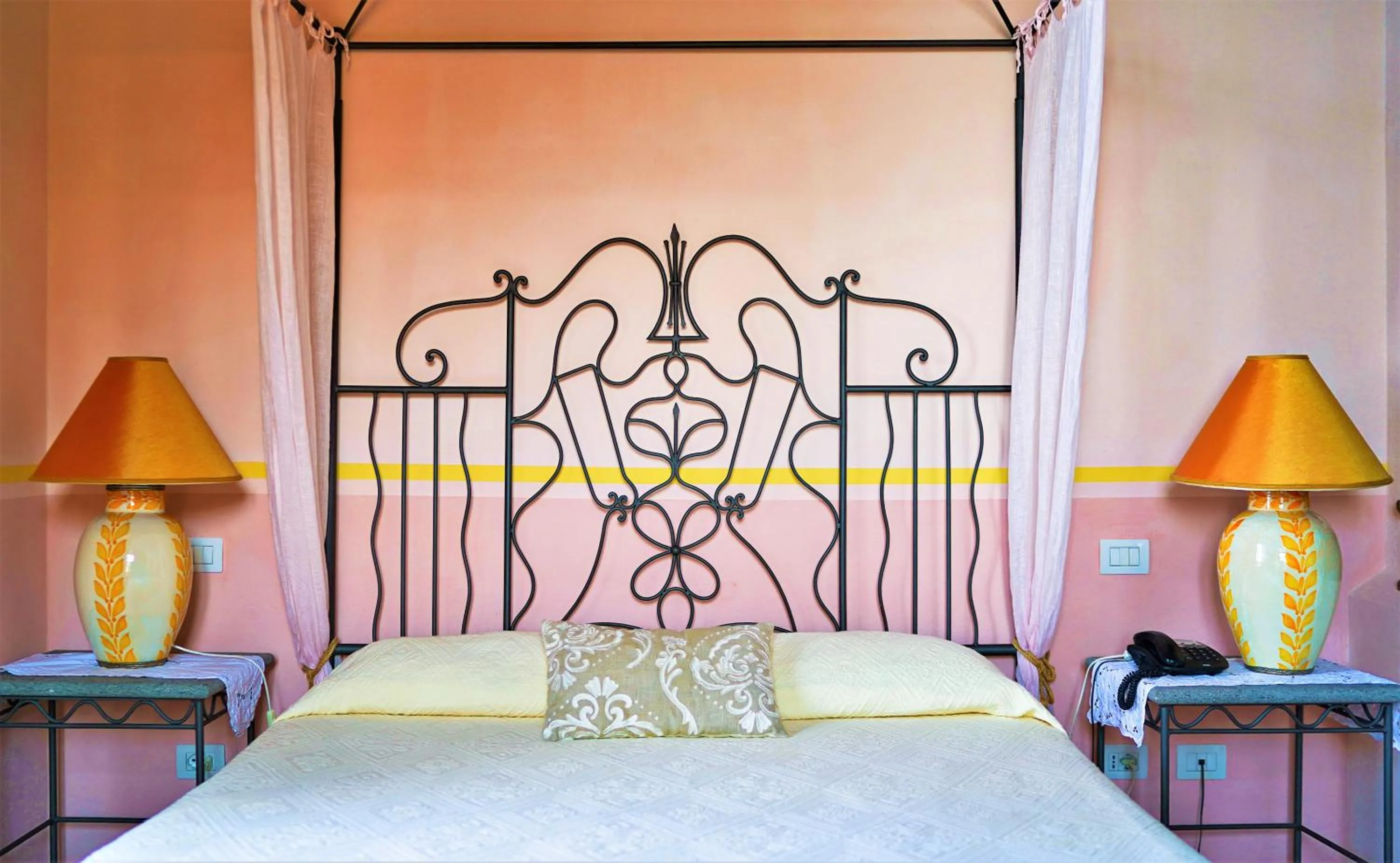 Bed in Marulivo Hotel