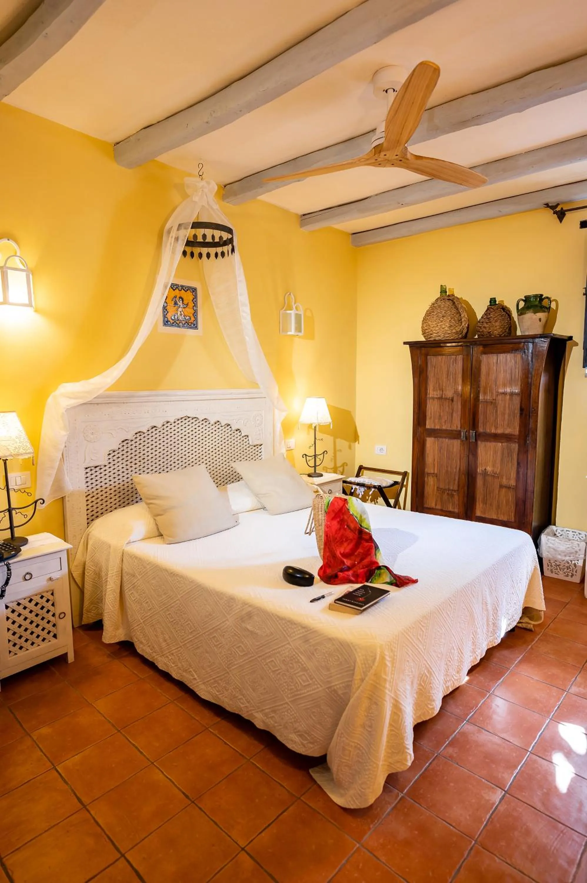 Bedroom, Bed in Marulivo Hotel