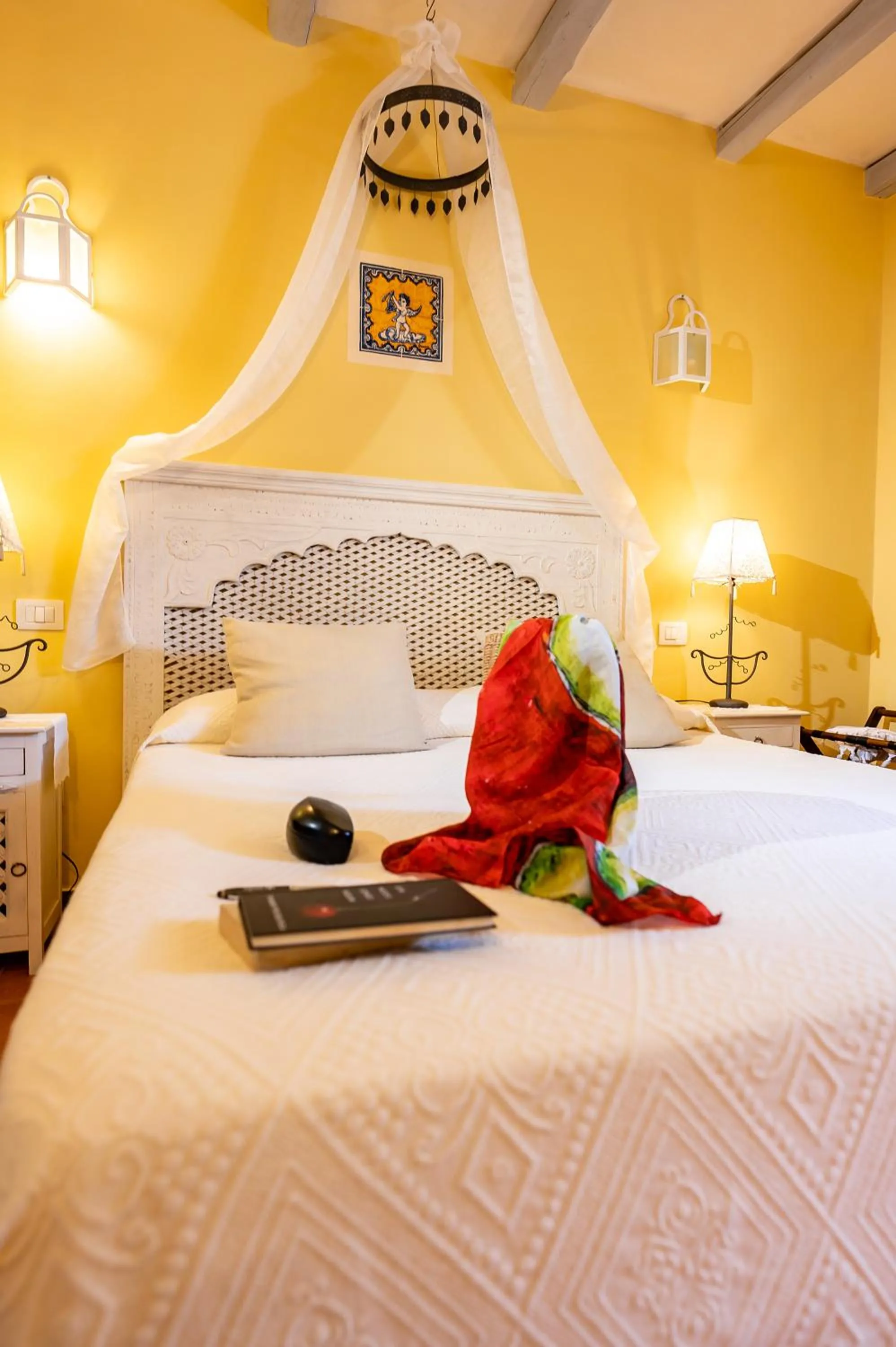 Bed in Marulivo Hotel