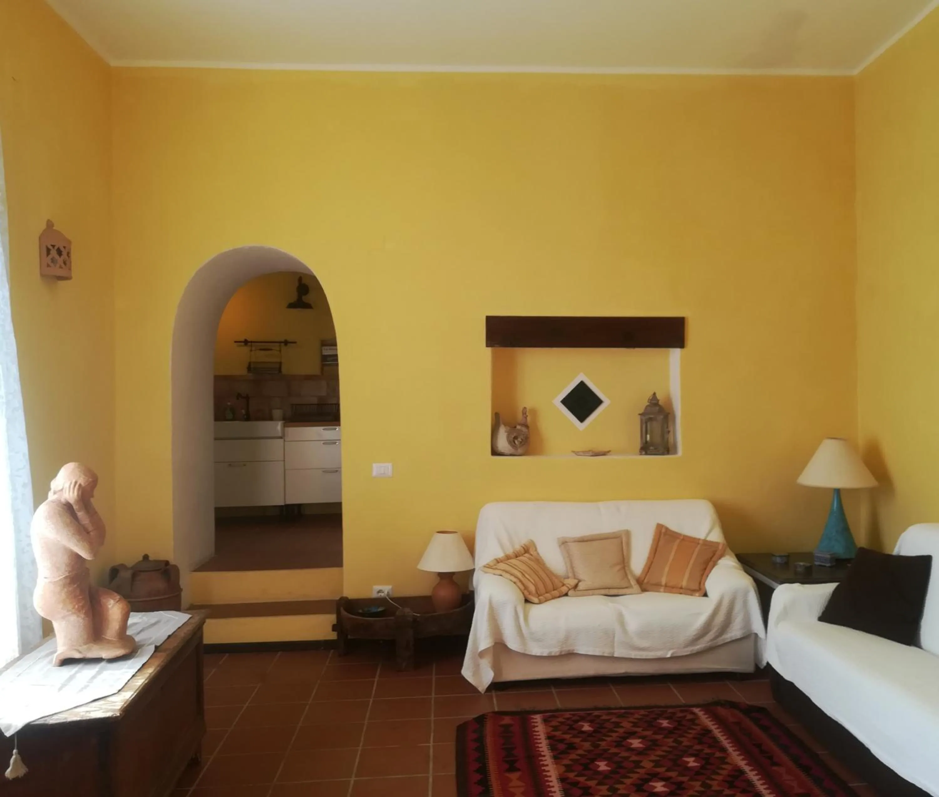 Living room, Bed in Marulivo Hotel