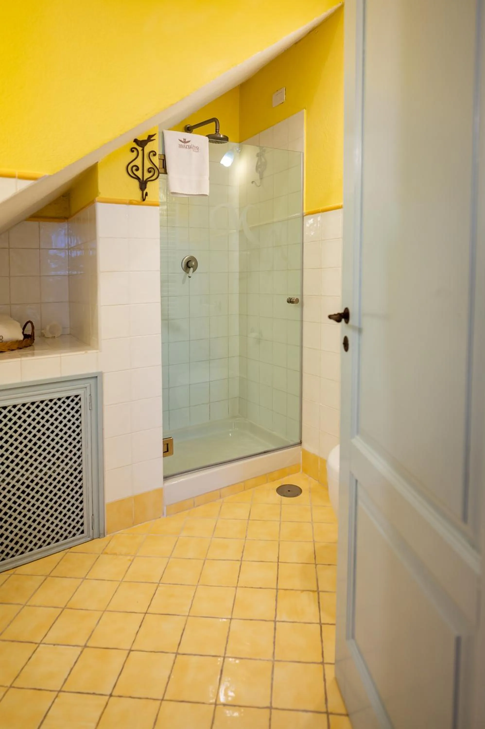 Bathroom in Marulivo Hotel