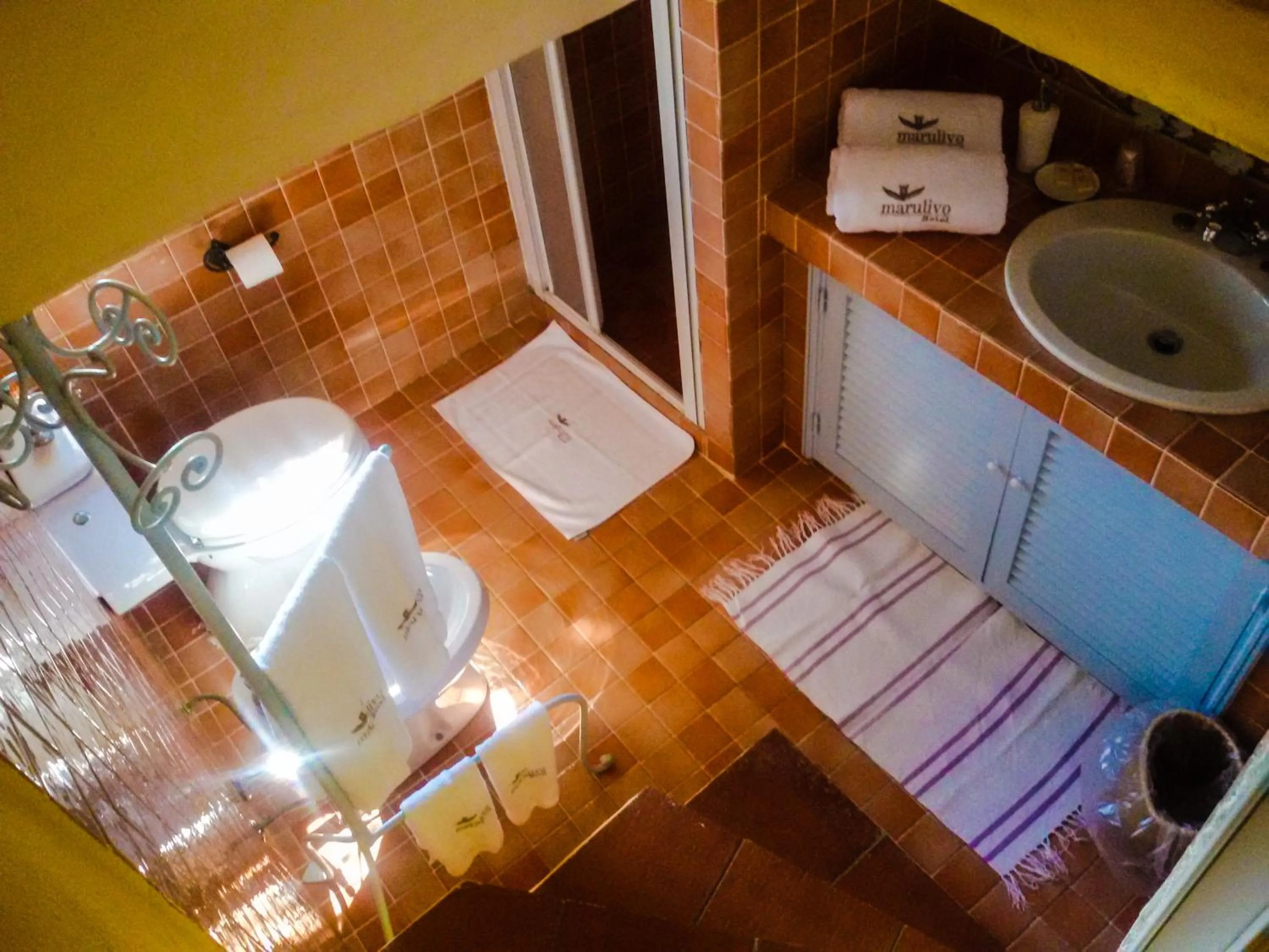 Bathroom in Marulivo Hotel