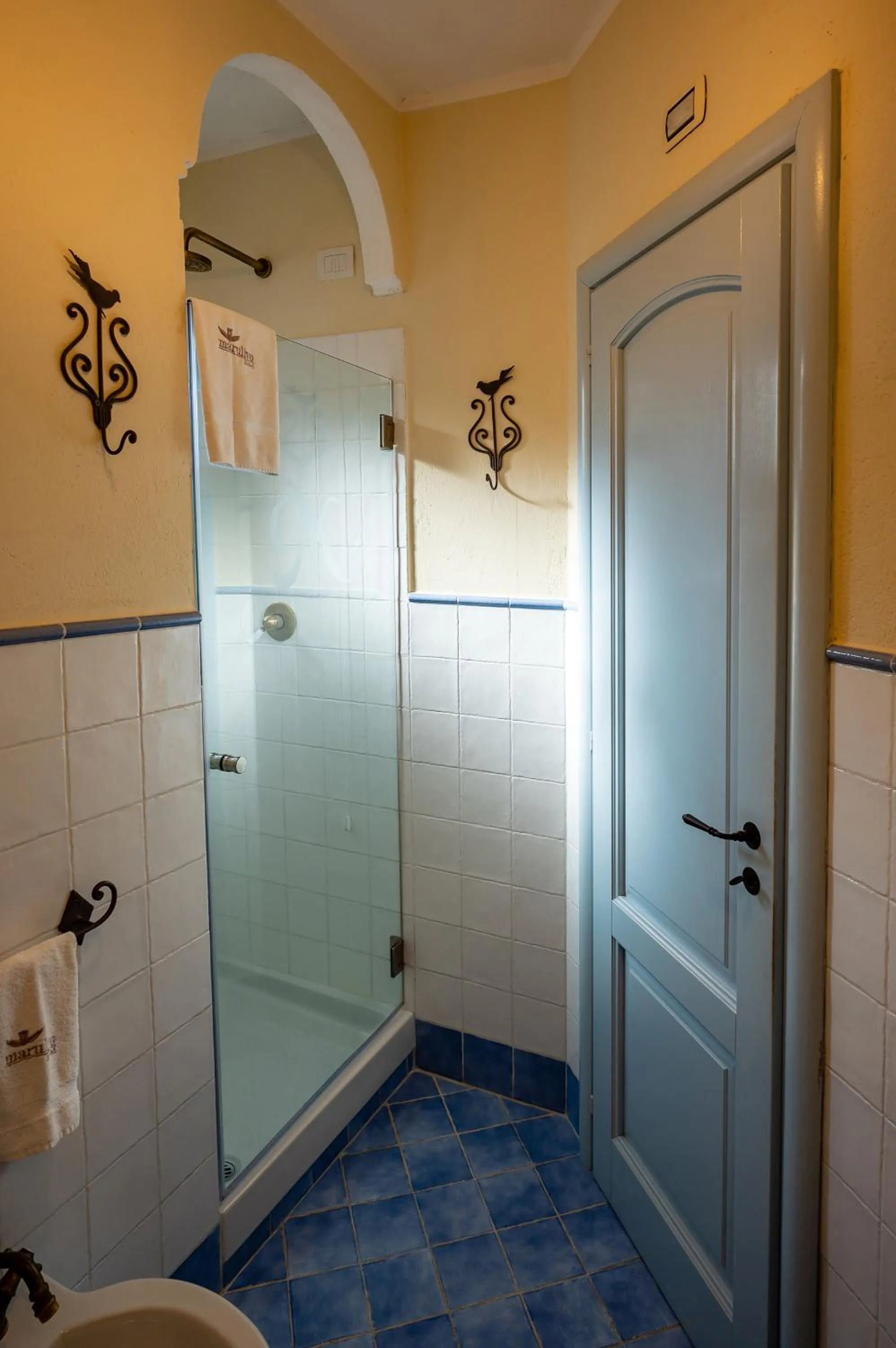 Bathroom in Marulivo Hotel
