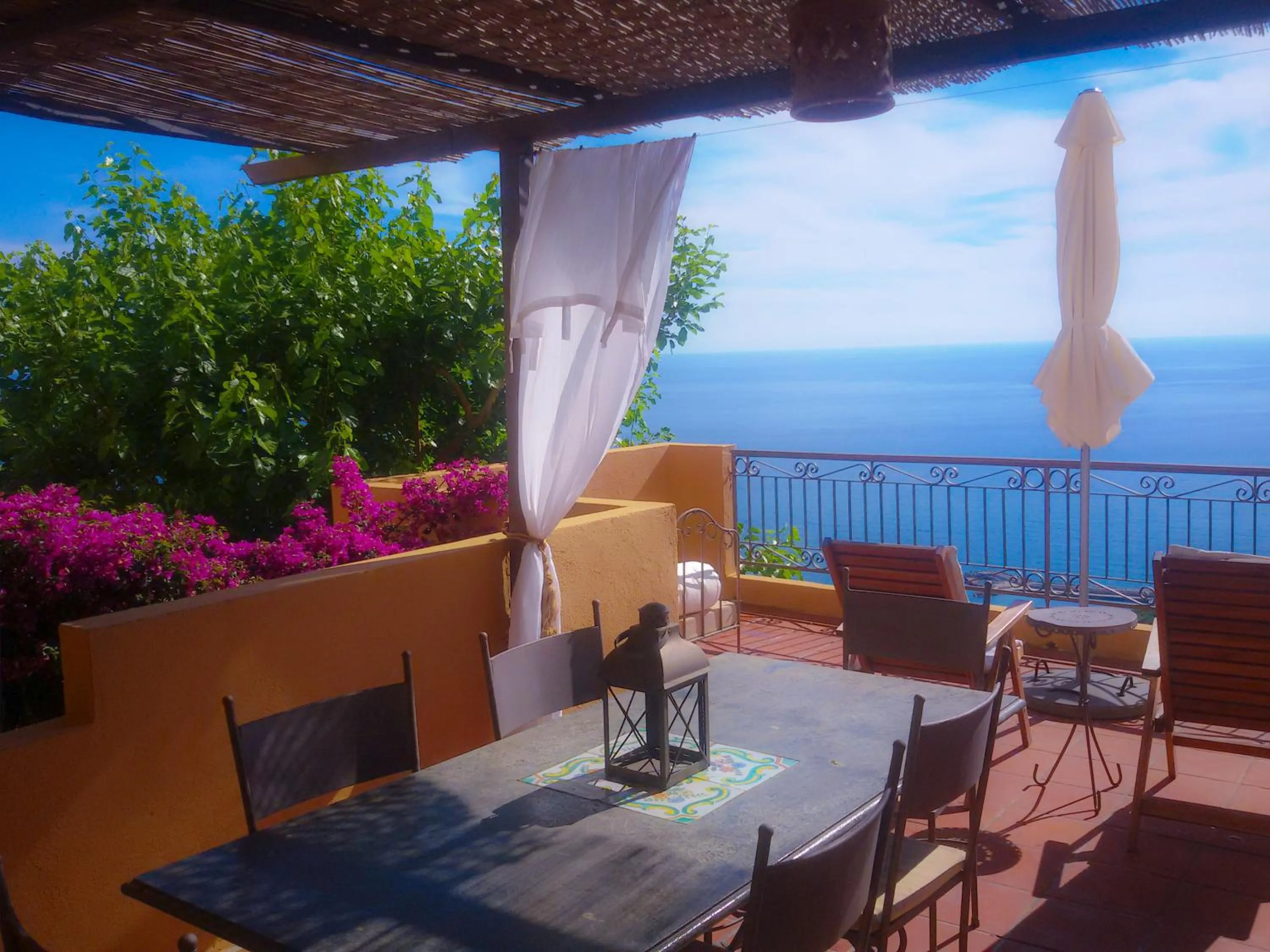 Balcony/Terrace in Marulivo Hotel