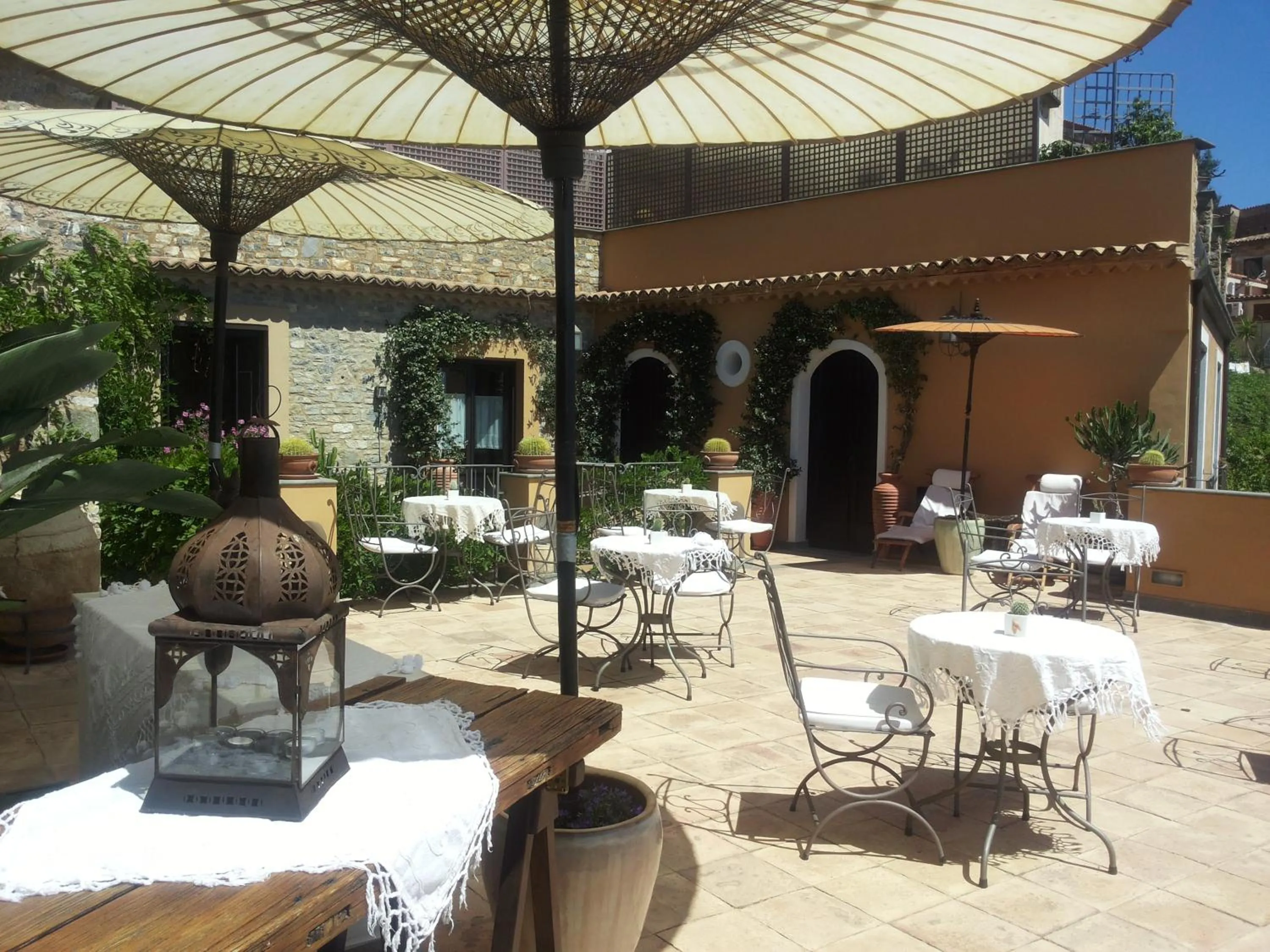 Balcony/Terrace in Marulivo Hotel
