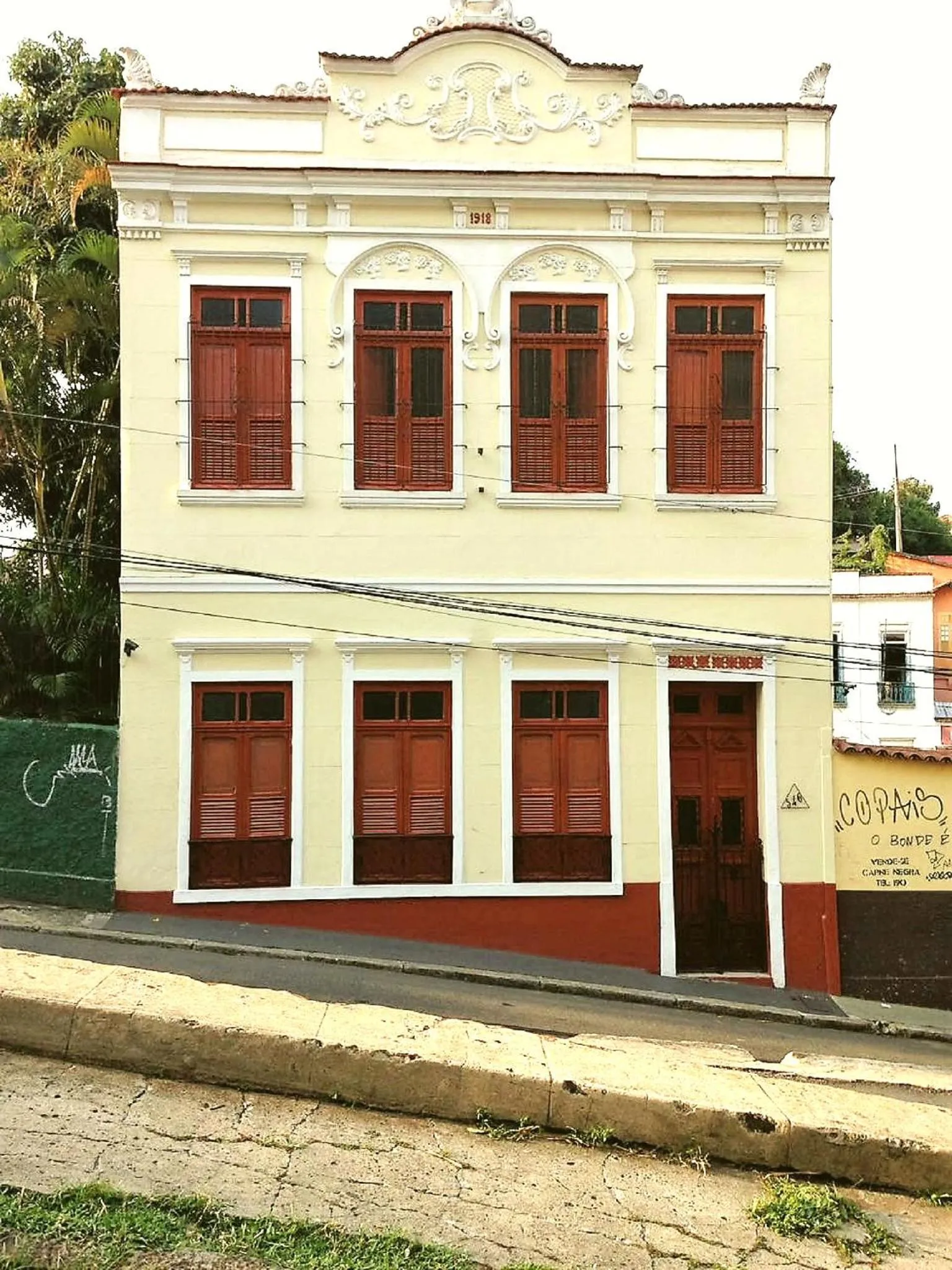 Facade/entrance in Historic House