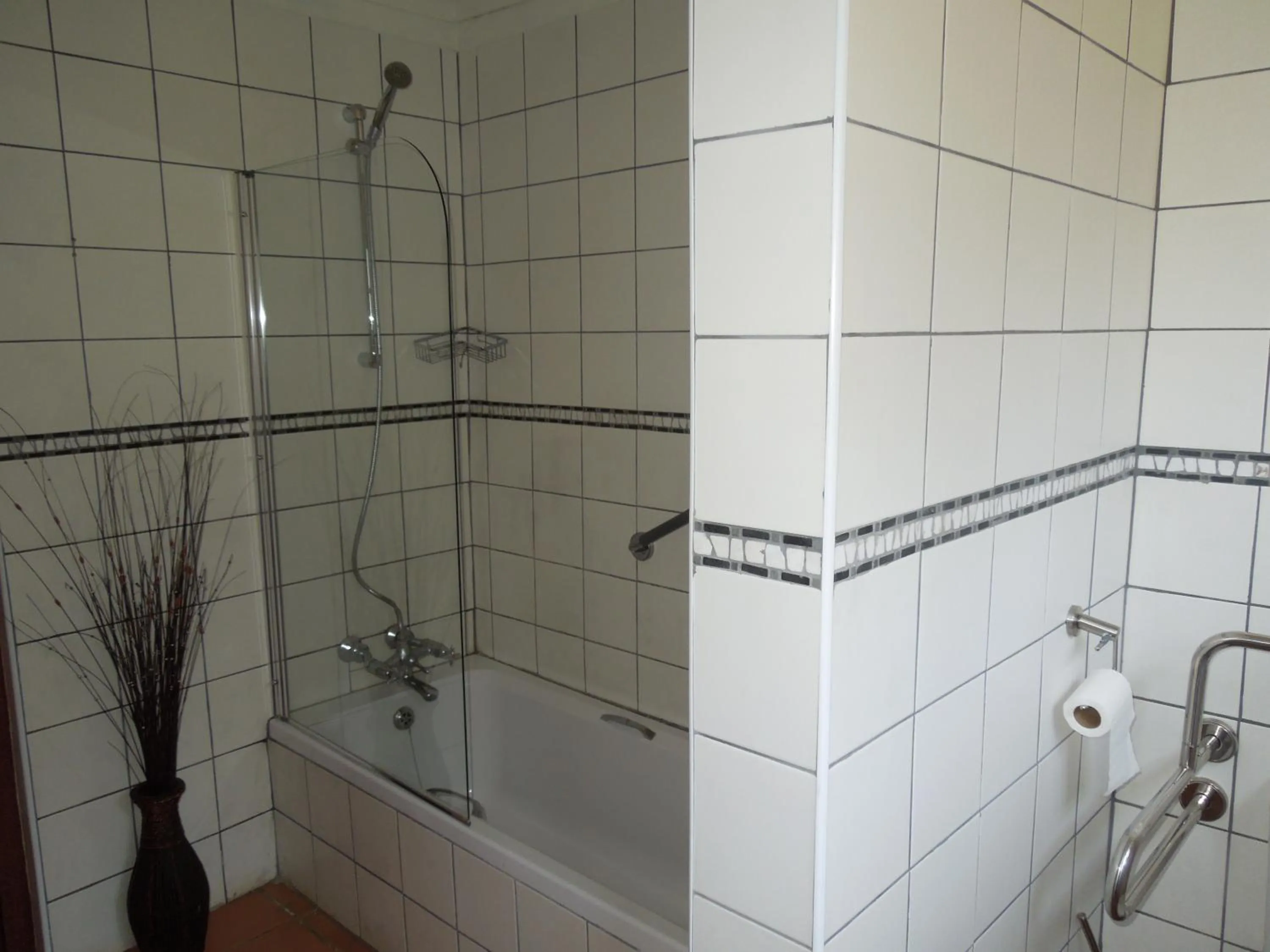 Bathroom in Trees Too Guest Lodge