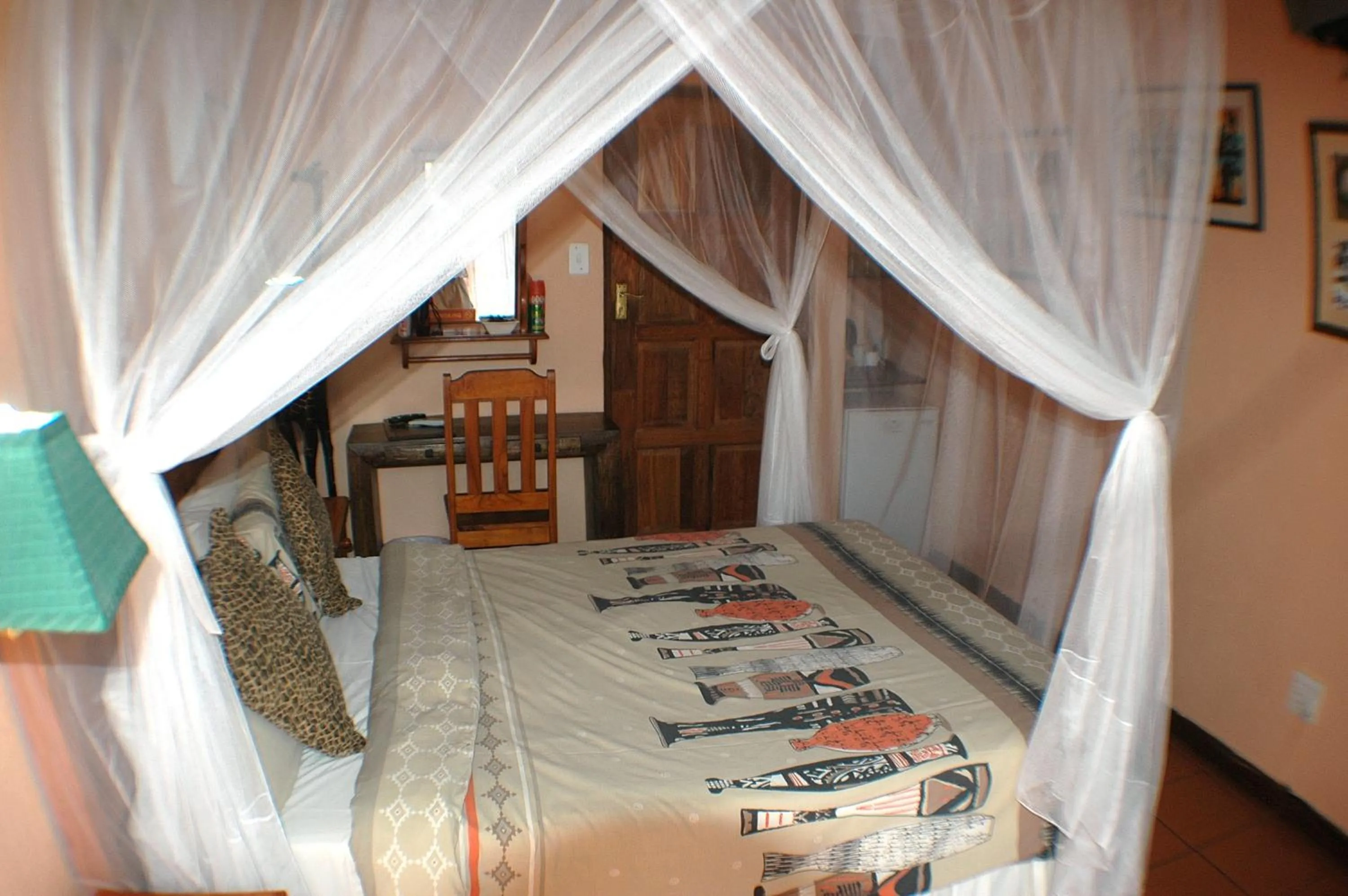 Photo of the whole room, Bed in Trees Too Guest Lodge
