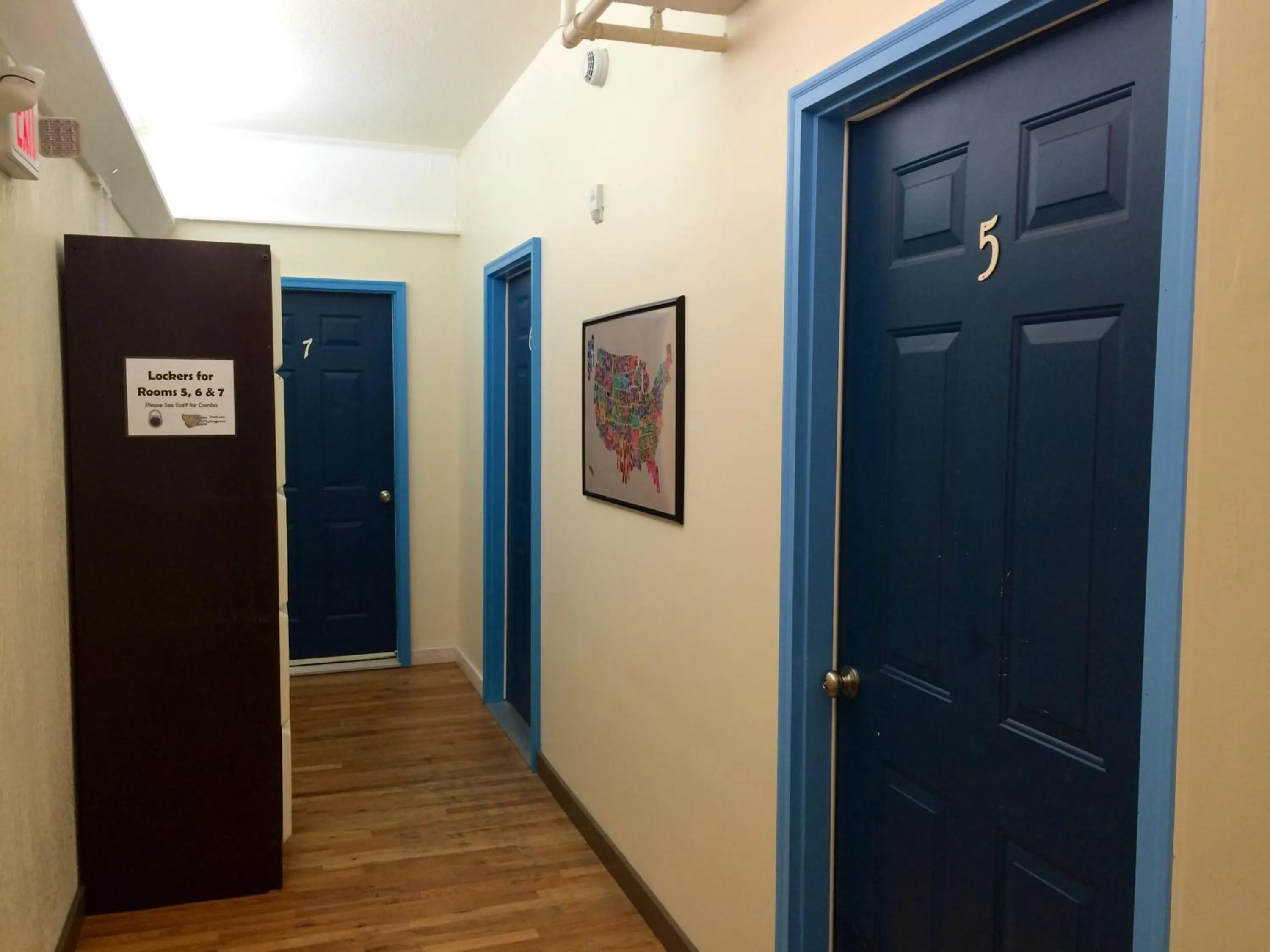 microwave in Treasure State Hostel